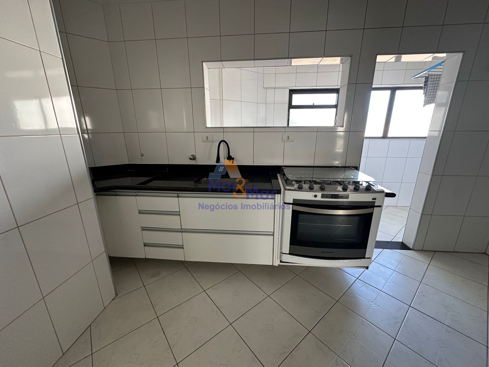 Apartamento na Praia das Pitangueiras, Guarujá - SP