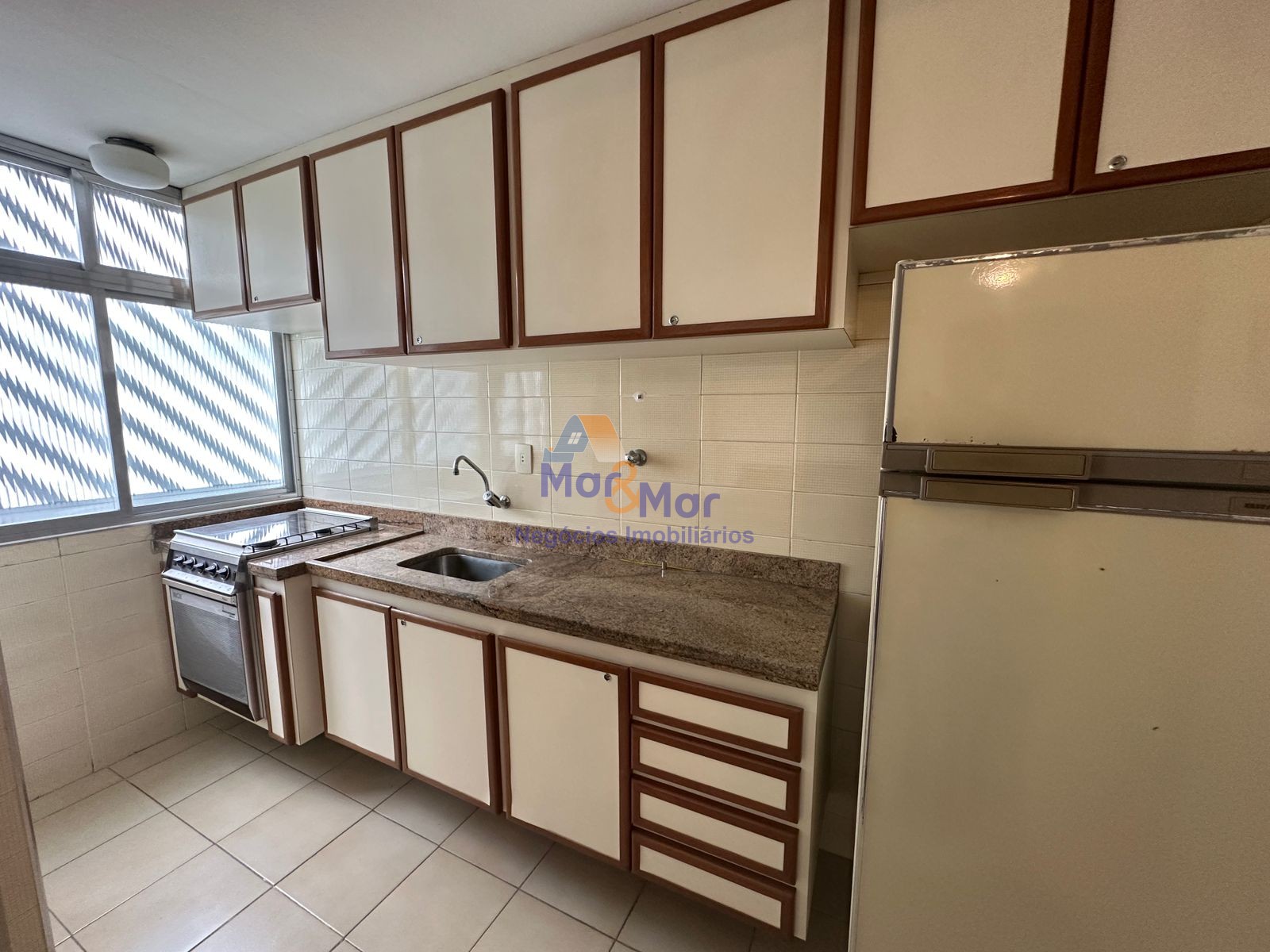 Apartamento na Praia das Pitangueiras, Guarujá - SP