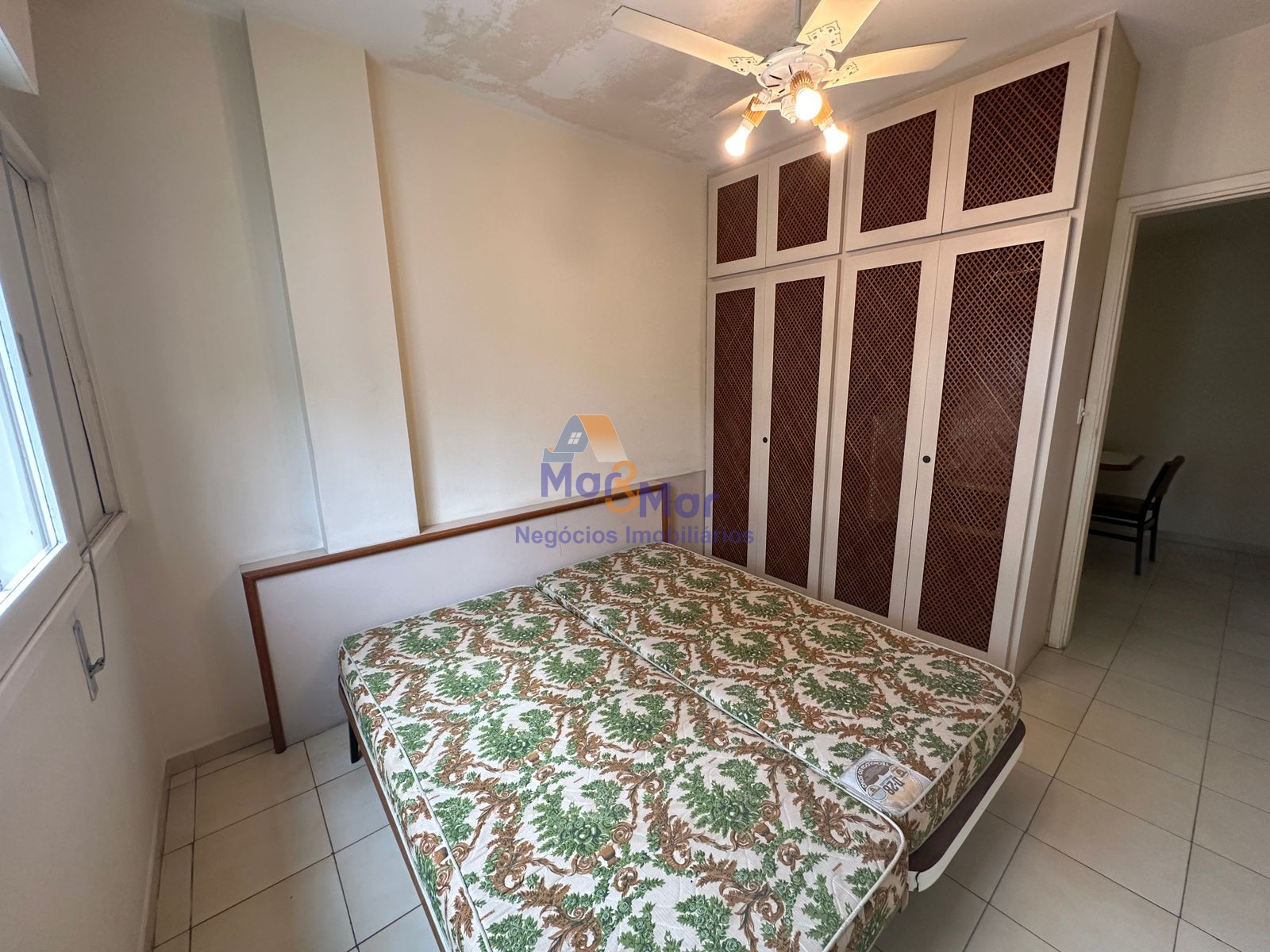 Apartamento na Praia das Pitangueiras, Guarujá - SP