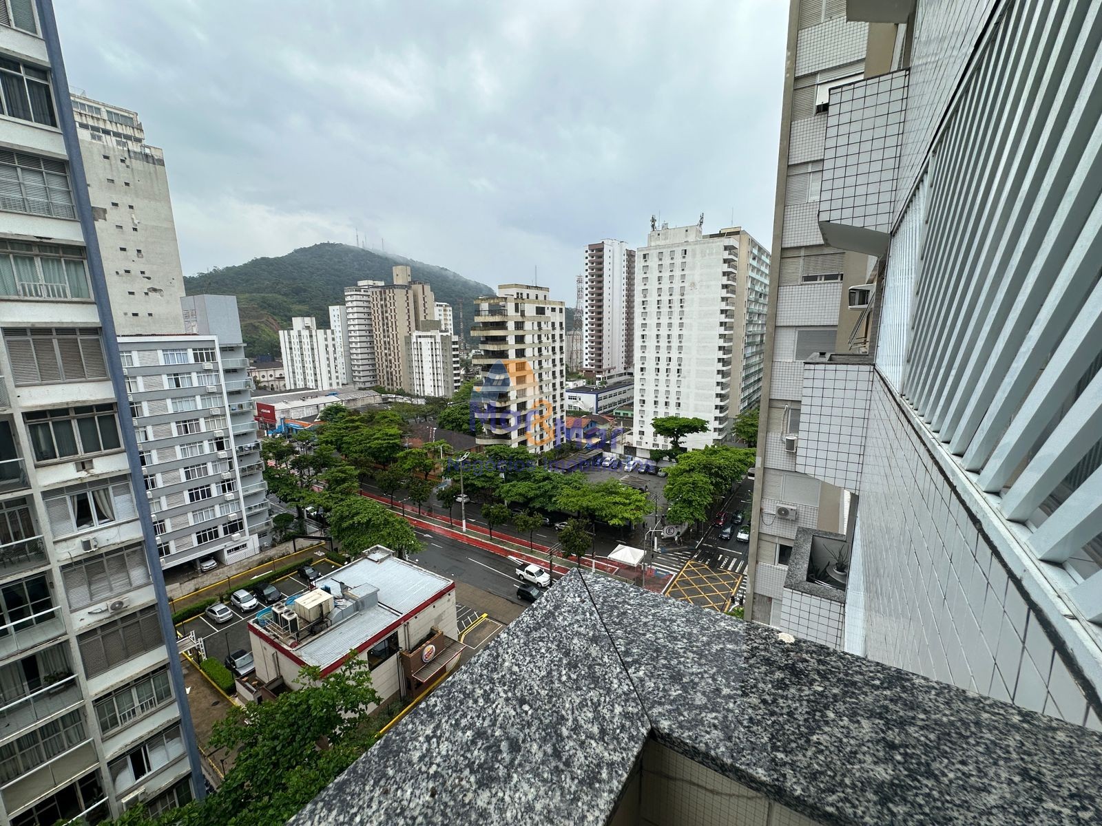 Apartamento na Praia das Pitangueiras, Guarujá - SP