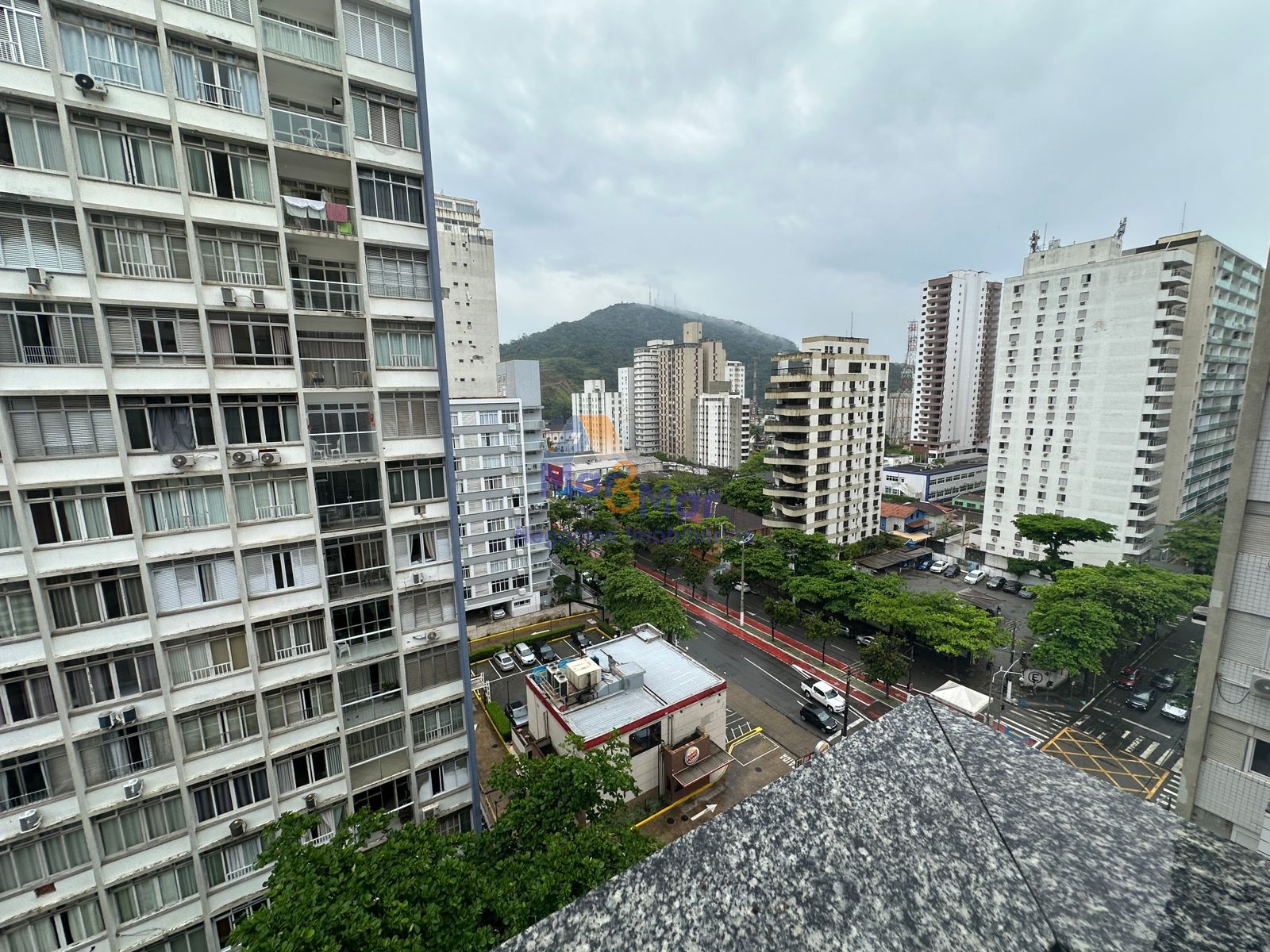 Apartamento na Praia das Pitangueiras, Guarujá - SP