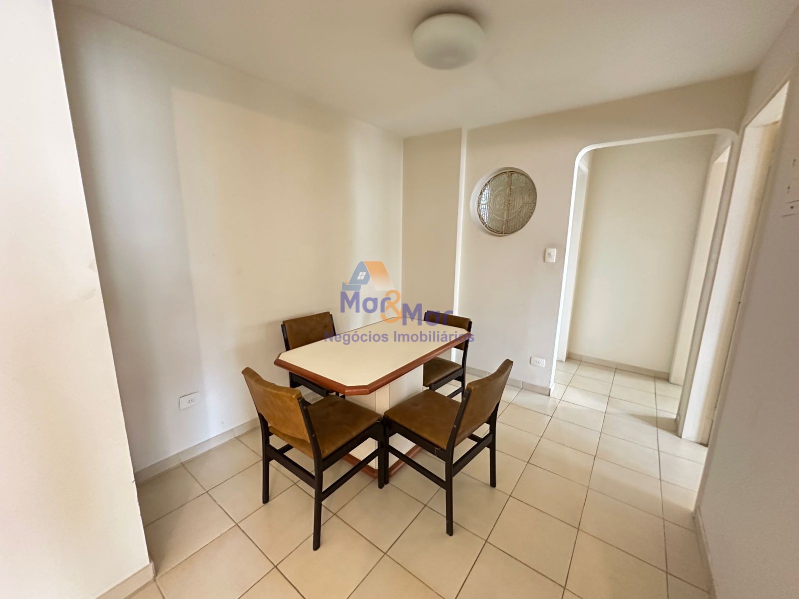 Apartamento na Praia das Pitangueiras, Guarujá - SP