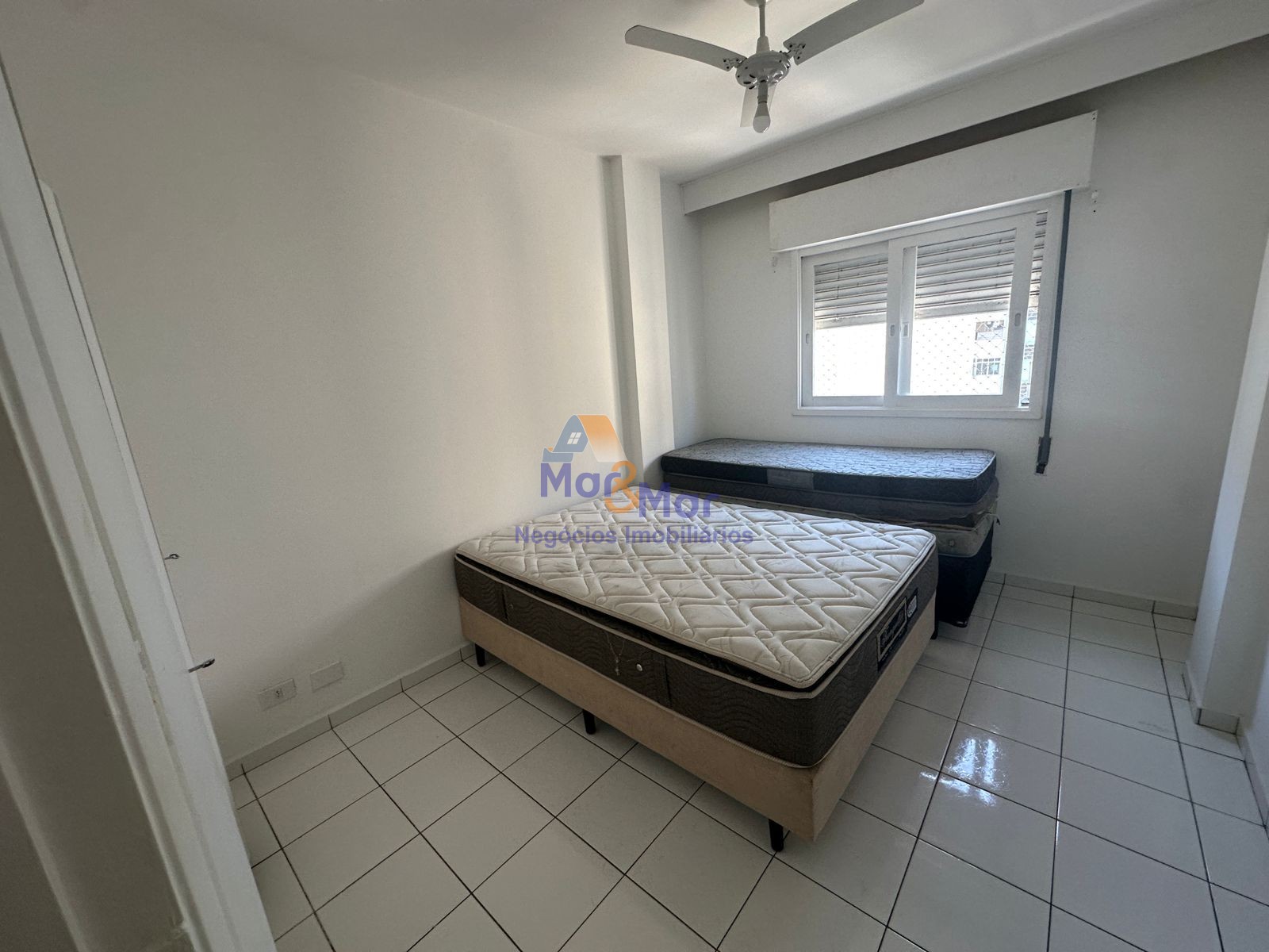 Apartamento na Praia das Pitangueiras, Guarujá - SP