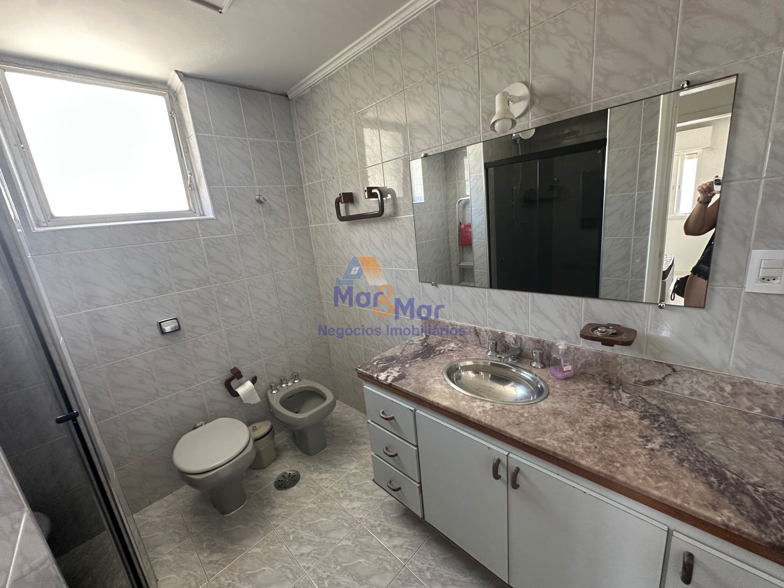 Apartamento na Praia das Pitangueiras, Guarujá - SP
