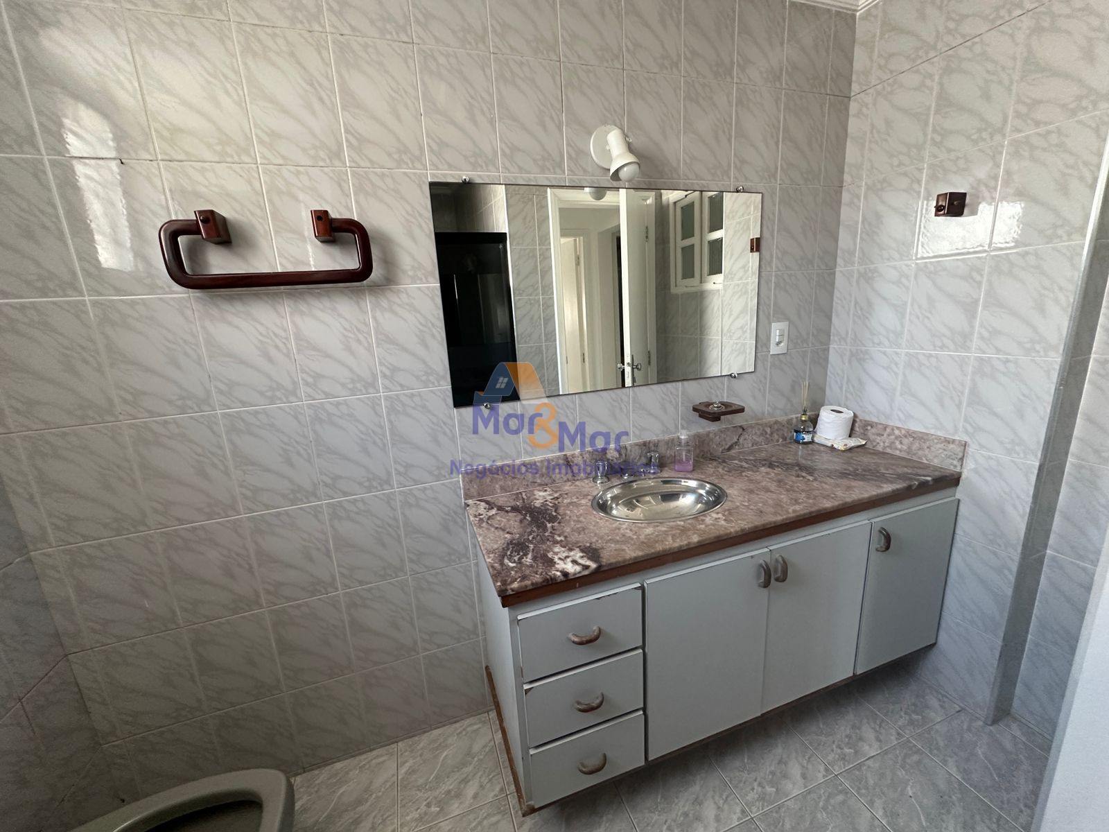 Apartamento na Praia das Pitangueiras, Guarujá - SP