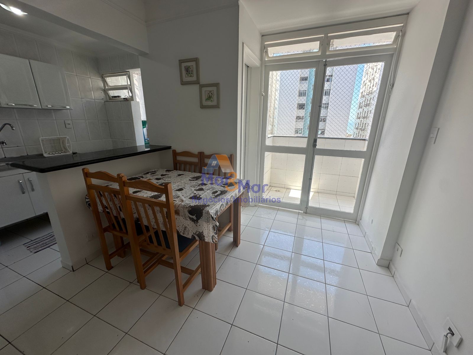 Apartamento na Praia das Pitangueiras, Guarujá - SP