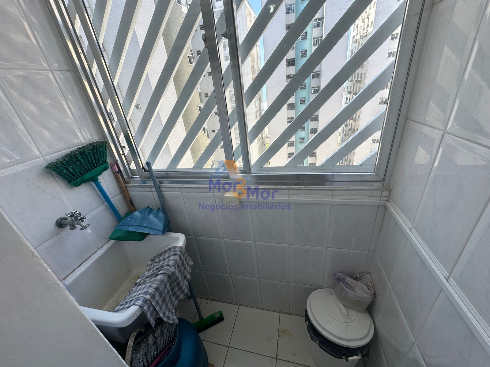 Apartamento na Praia das Pitangueiras, Guarujá - SP