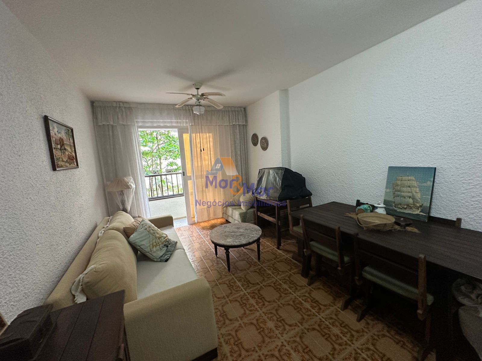 Apartamento na Praia das Pitangueiras, Guarujá - SP