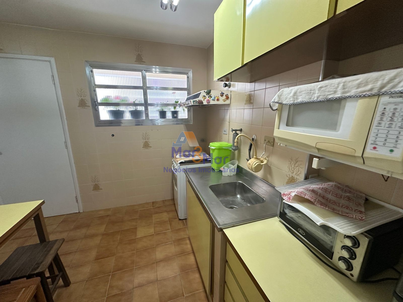 Apartamento na Praia das Pitangueiras, Guarujá - SP