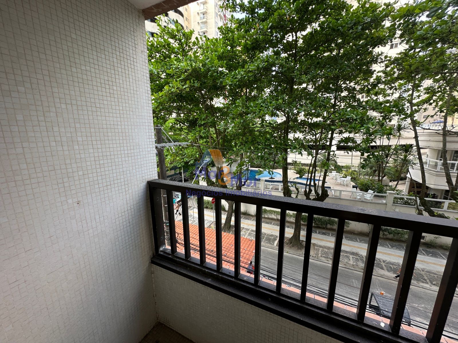 Apartamento na Praia das Pitangueiras, Guarujá - SP