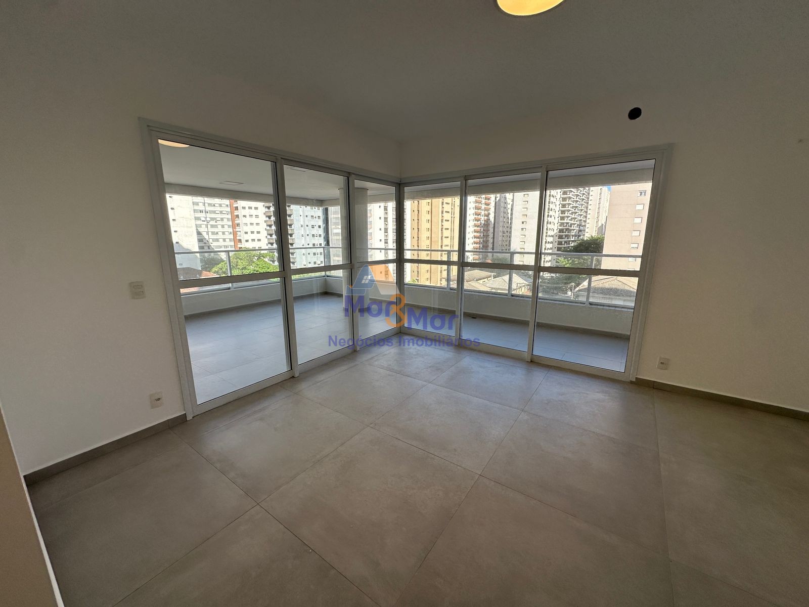 Apartamento na Praia das Pitangueiras, Guarujá - SP