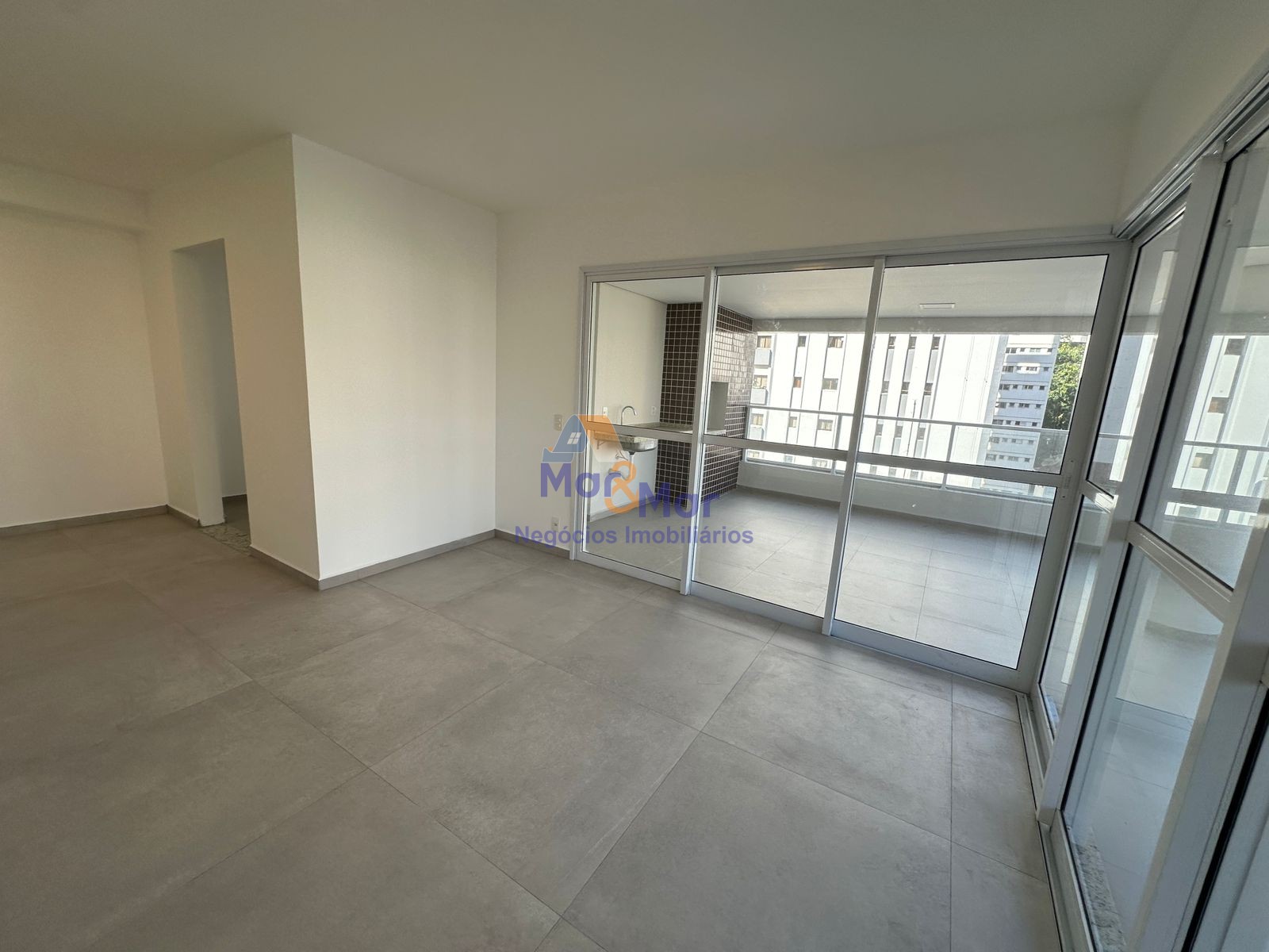 Apartamento na Praia das Pitangueiras, Guarujá - SP