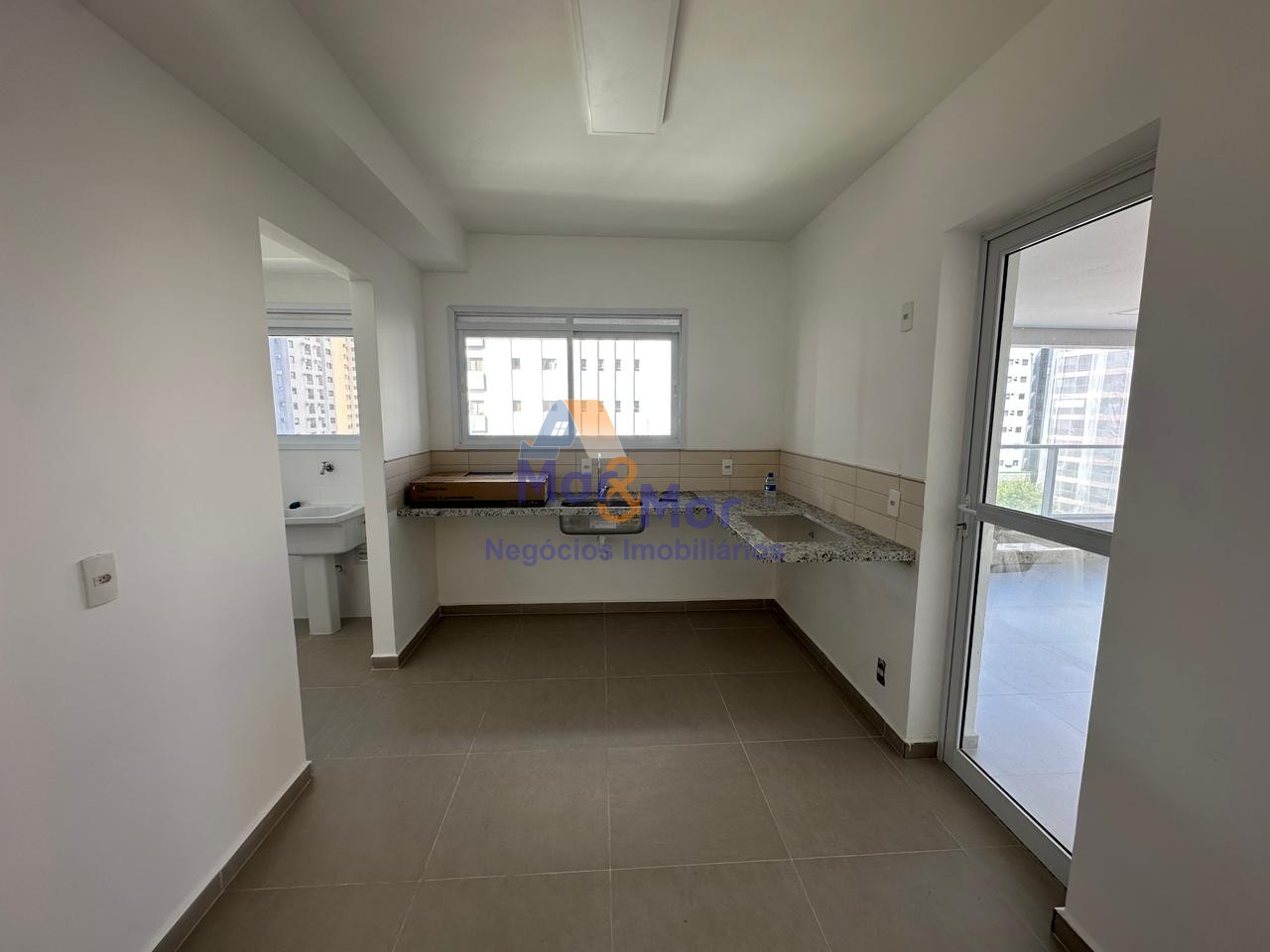 Apartamento na Praia das Pitangueiras, Guarujá - SP