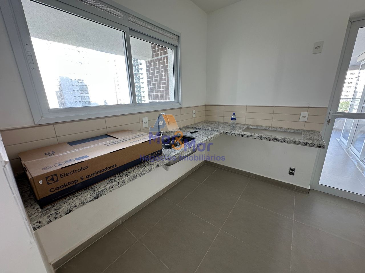Apartamento na Praia das Pitangueiras, Guarujá - SP