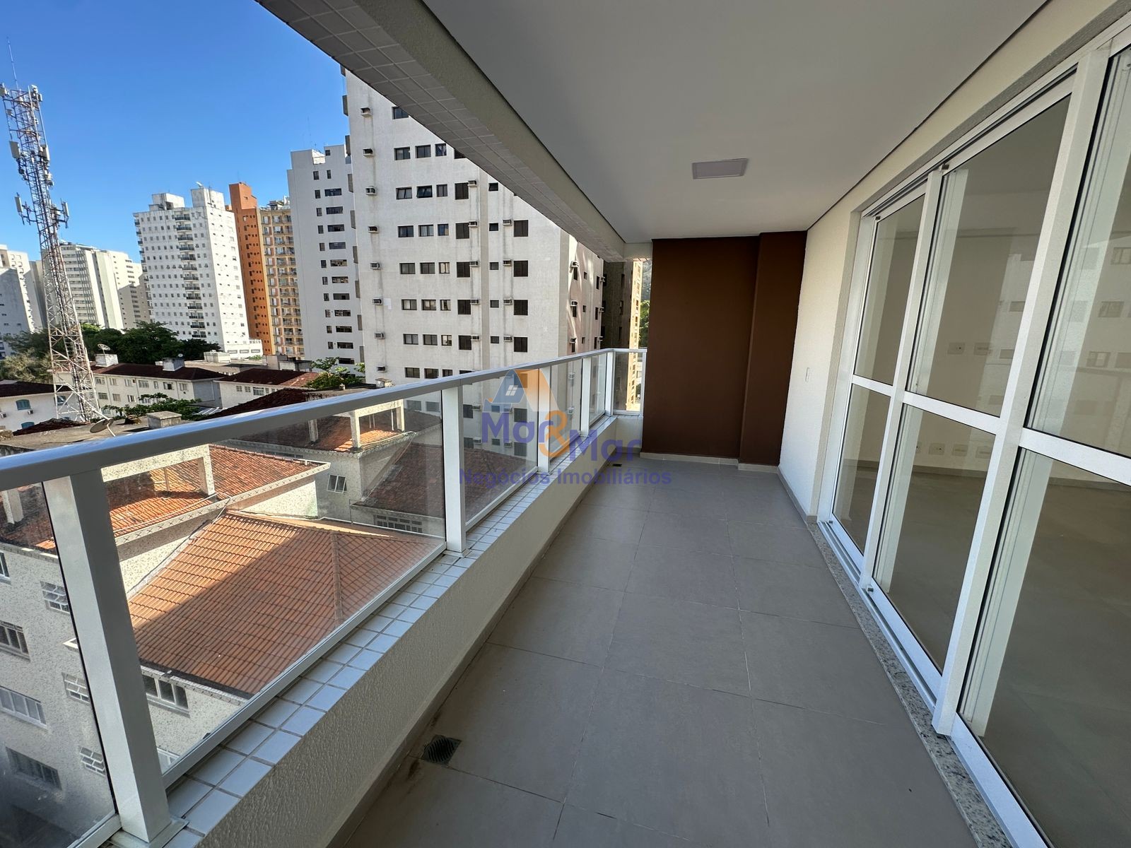 Apartamento na Praia das Pitangueiras, Guarujá - SP