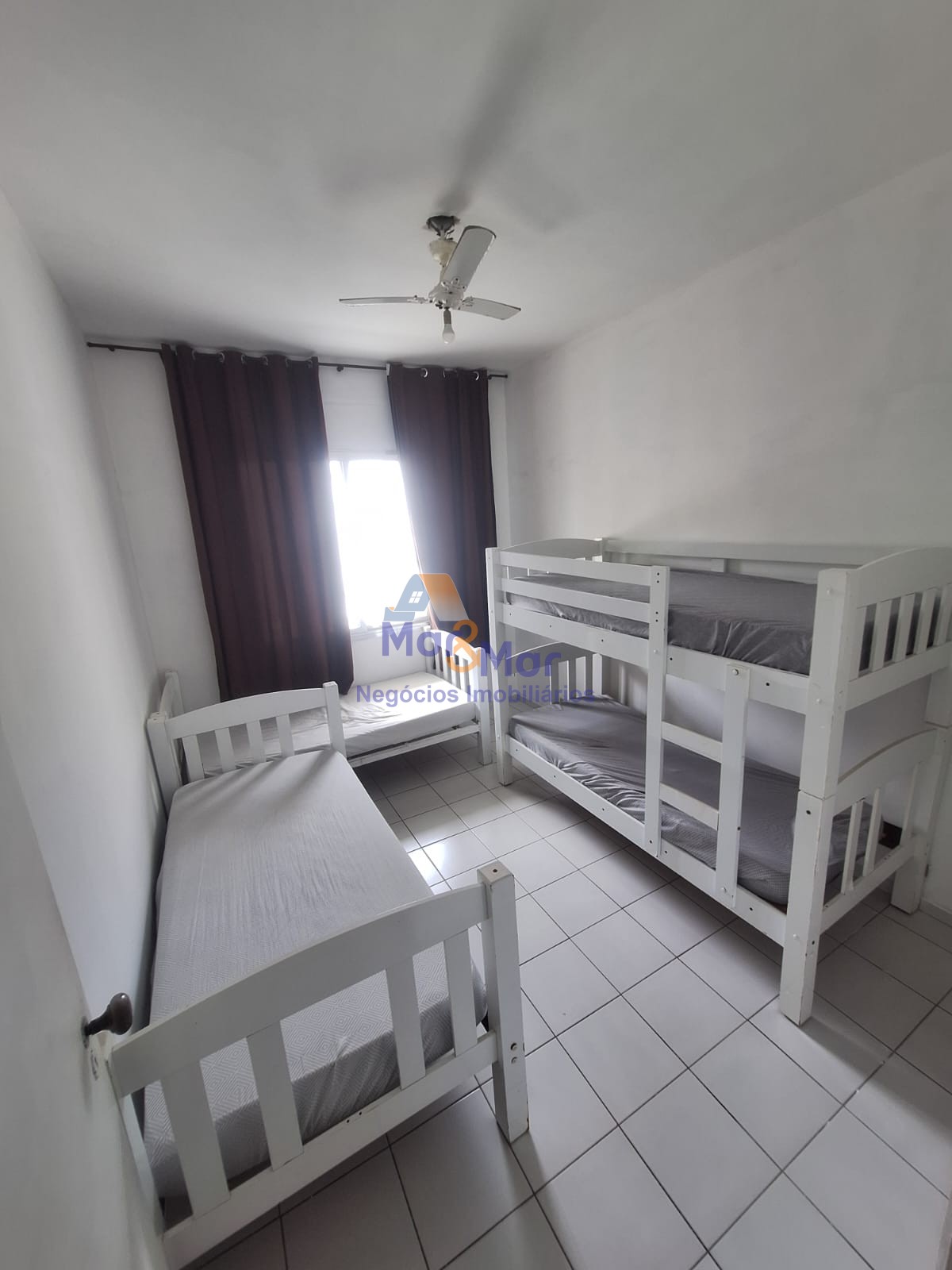Apartamento na Praia das Pitangueiras, Guarujá - SP