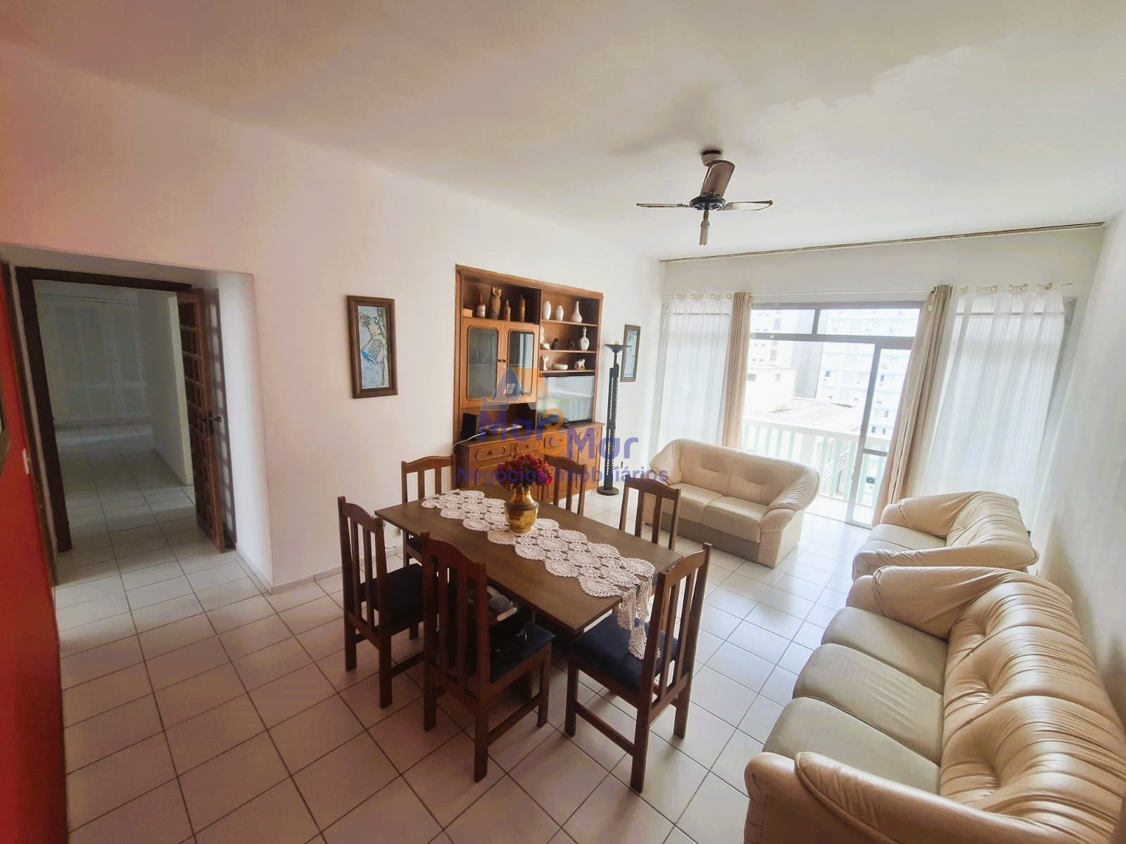 Apartamento na Praia das Pitangueiras, Guarujá - SP