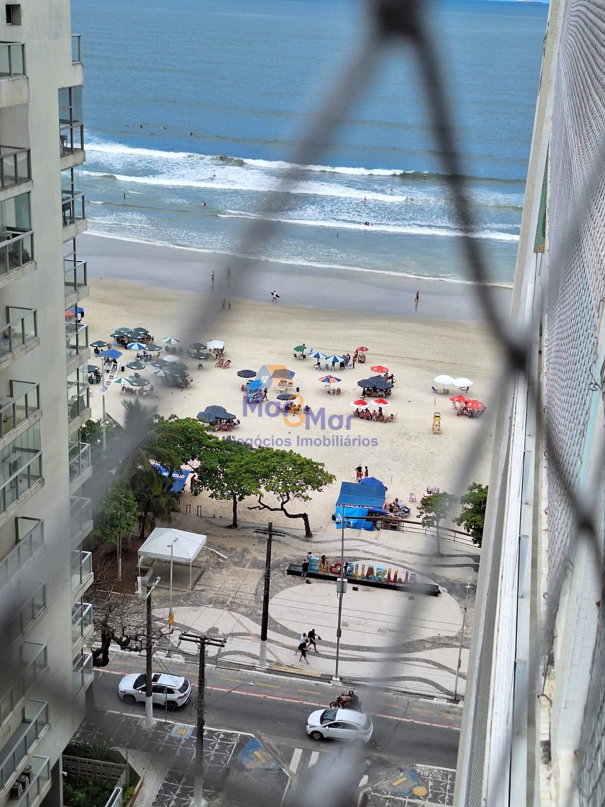 Apartamento na Praia das Pitangueiras, Guarujá - SP