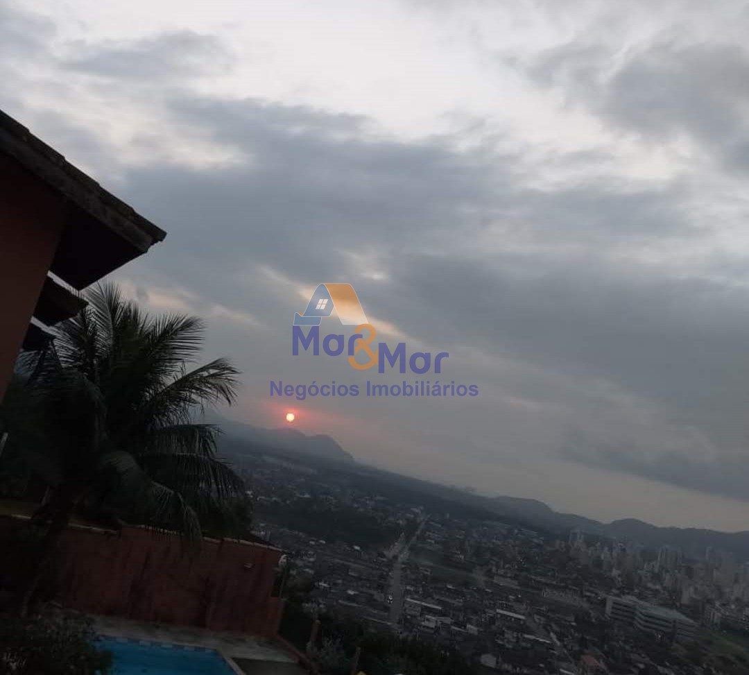 Casa em Condomínio na Praia da Enseada, Guarujá - SP