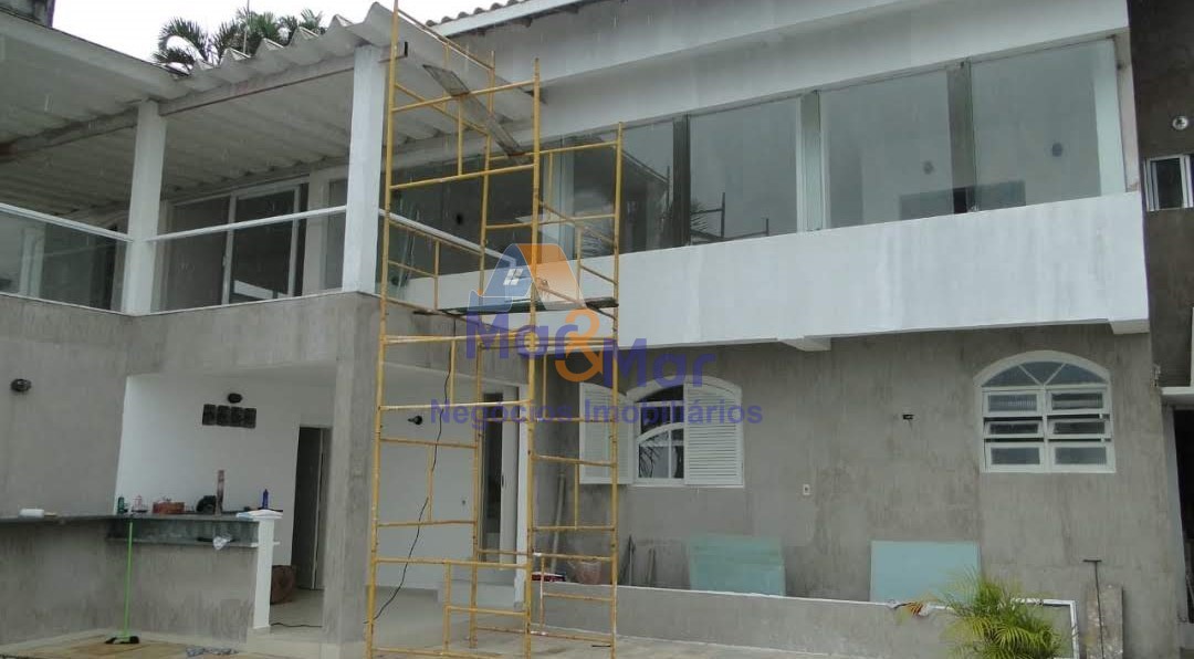 Casa em Condomínio na Praia da Enseada, Guarujá - SP