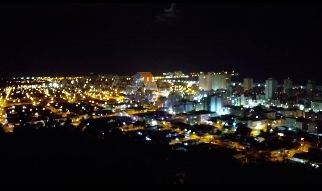 Casa em Condomínio na Praia da Enseada, Guarujá - SP