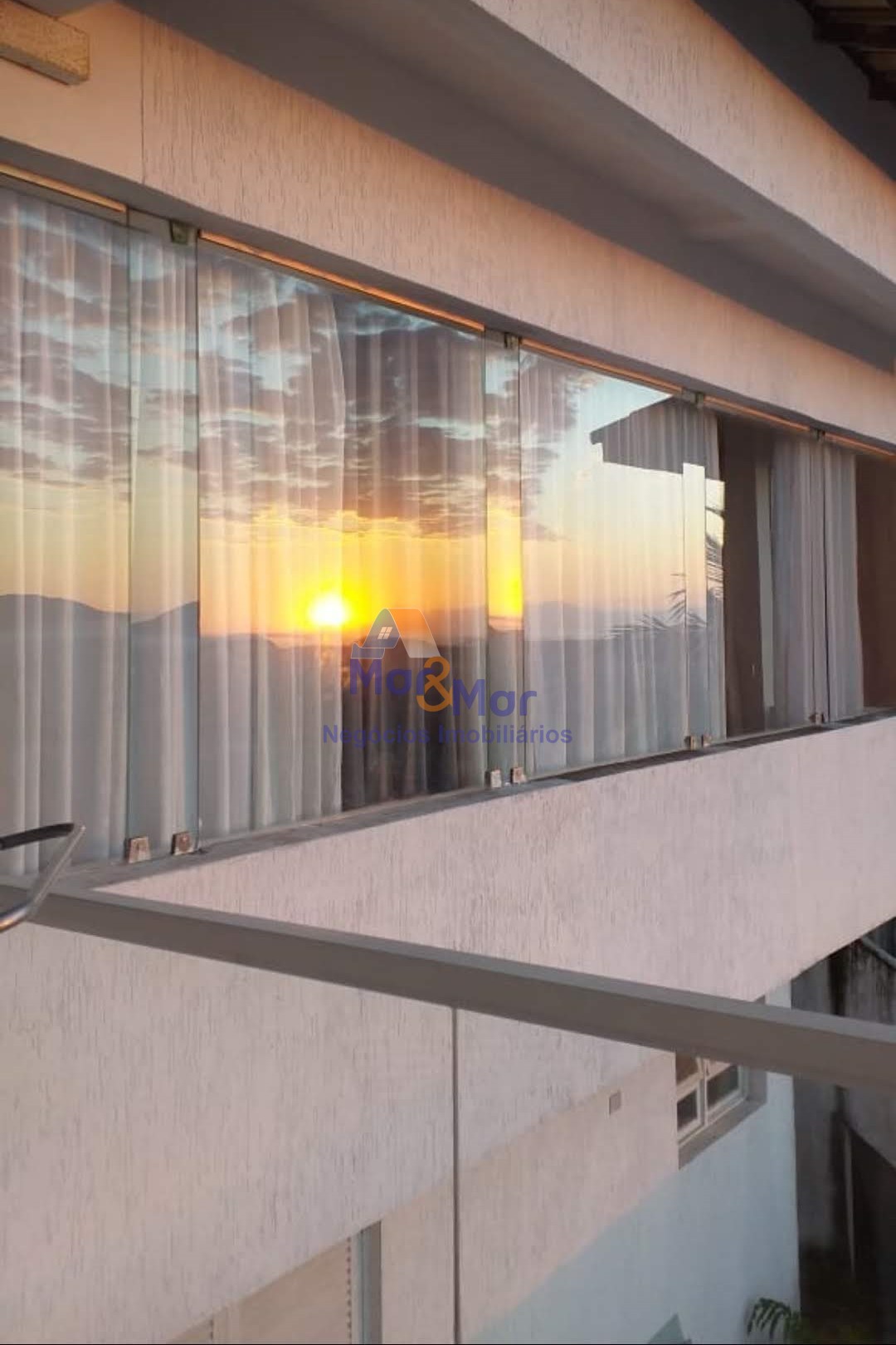 Casa em Condomínio na Praia da Enseada, Guarujá - SP