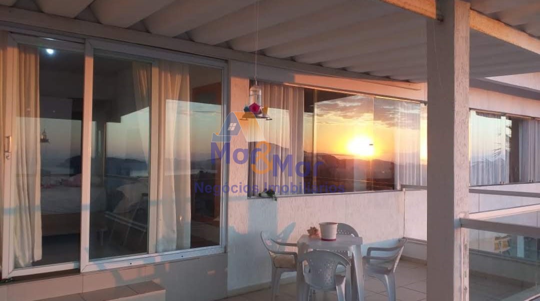 Casa em Condomínio na Praia da Enseada, Guarujá - SP