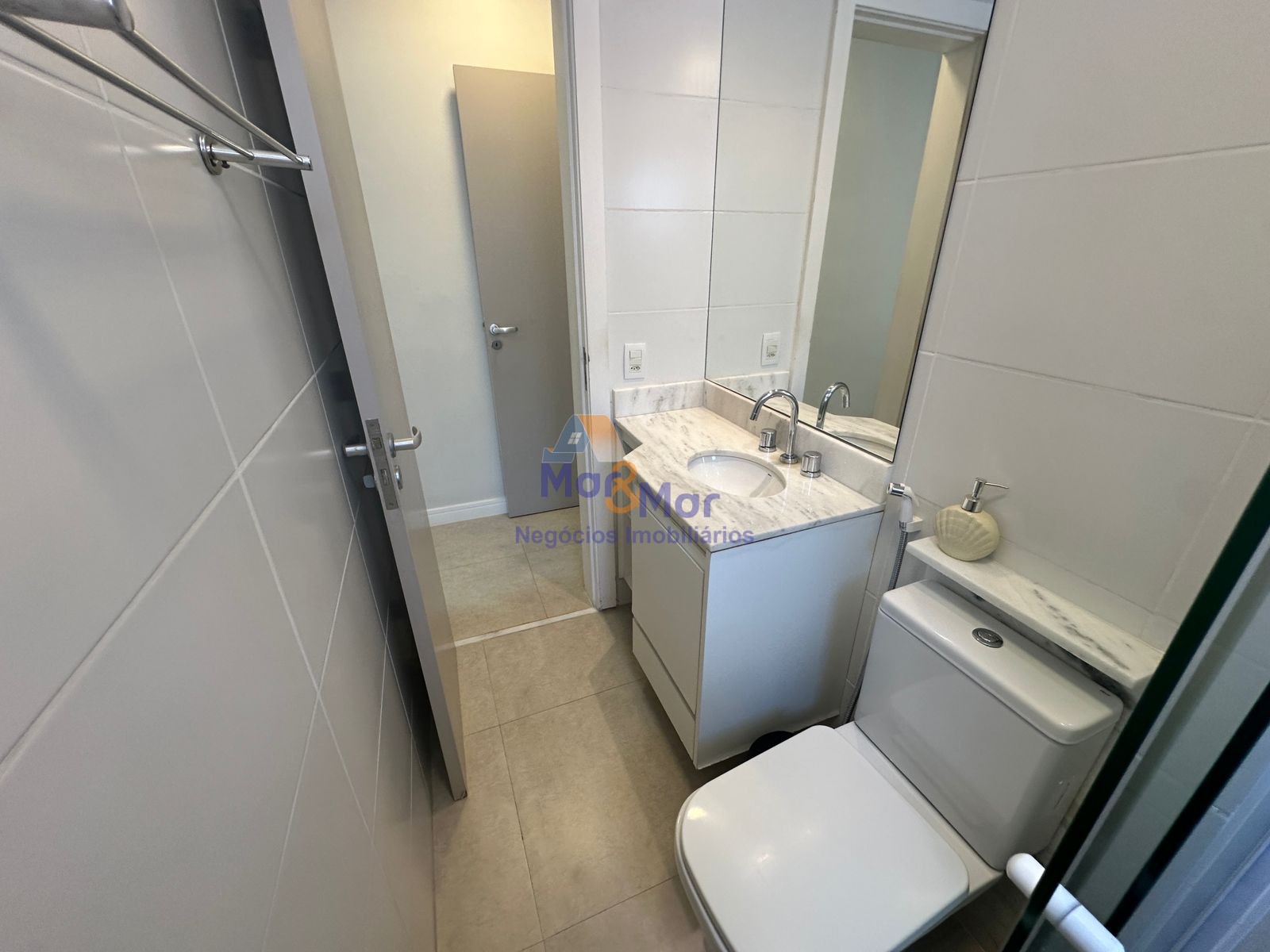 Apartamento na Praia das Astúrias, Guarujá - SP