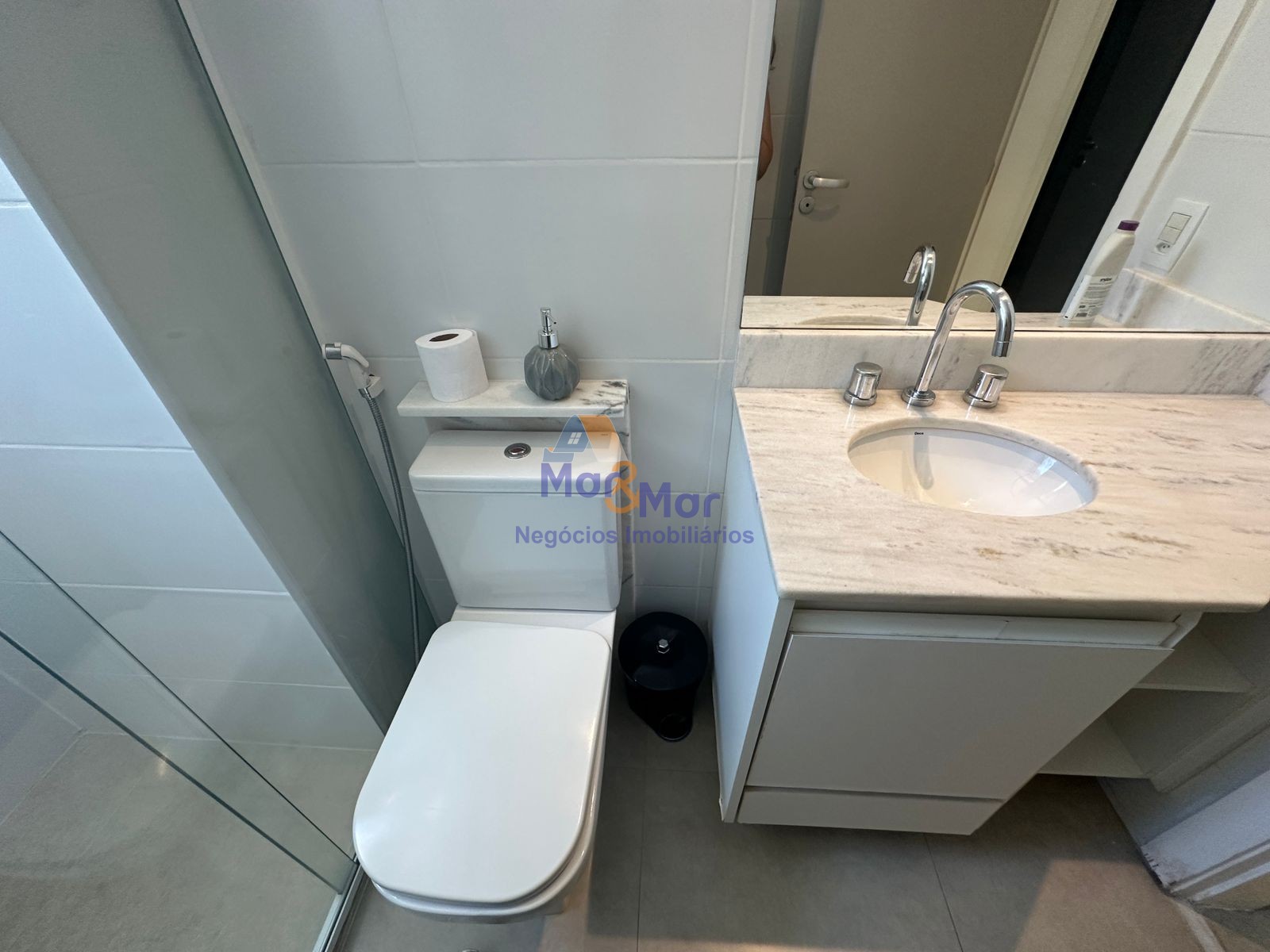 Apartamento na Praia das Astúrias, Guarujá - SP