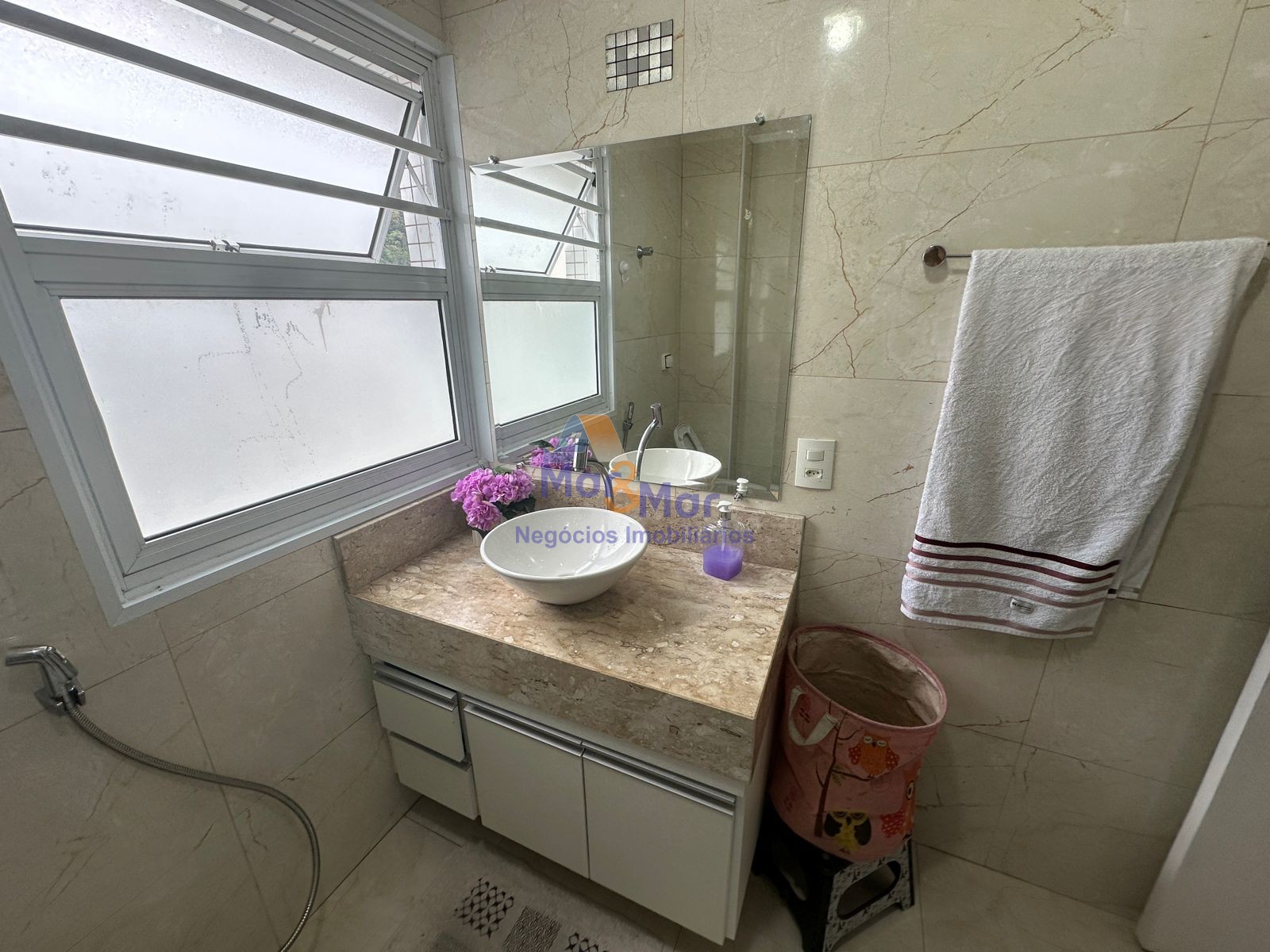 Apartamento na Praia das Pitangueiras, Guarujá - SP