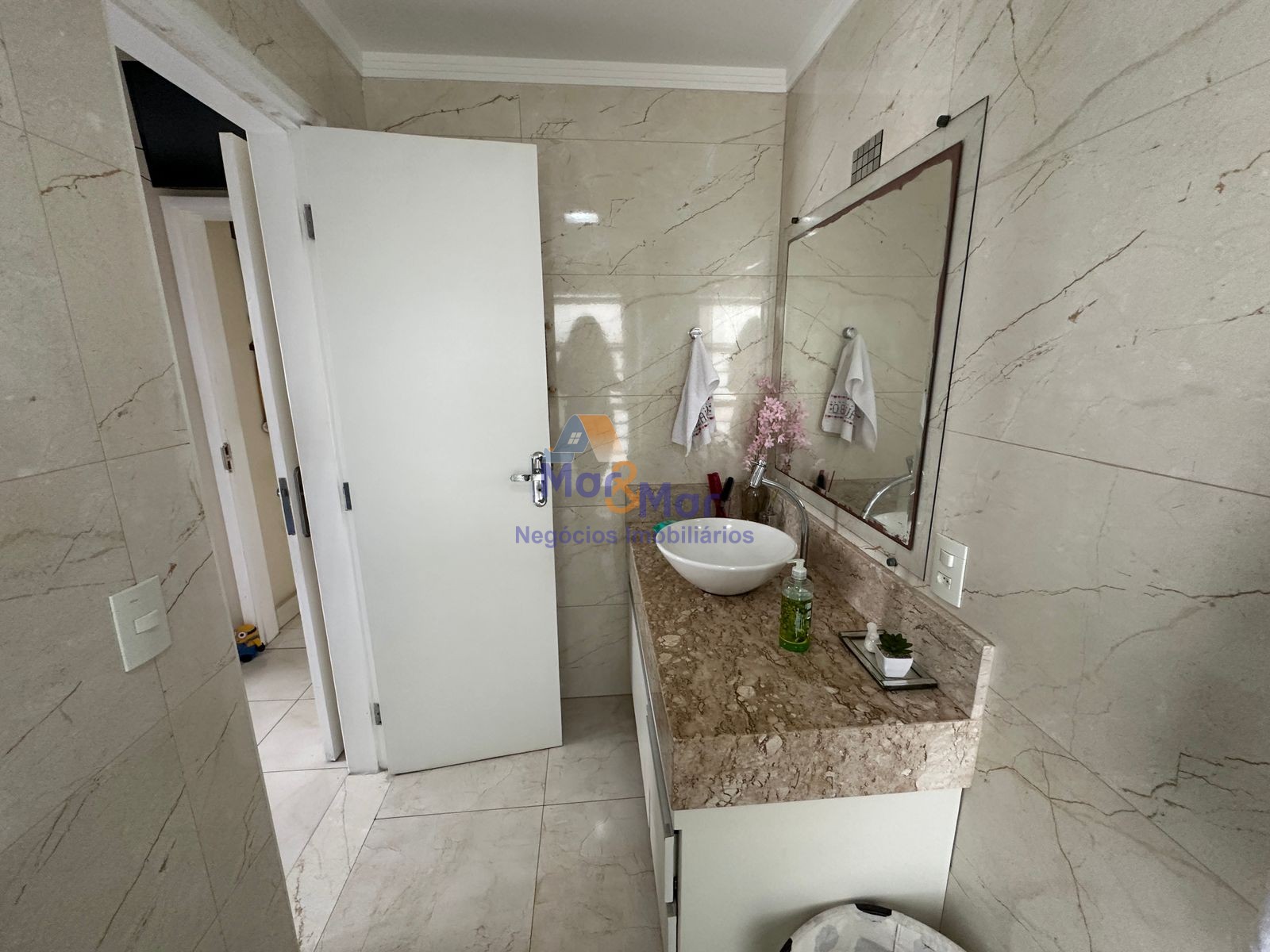 Apartamento na Praia das Pitangueiras, Guarujá - SP