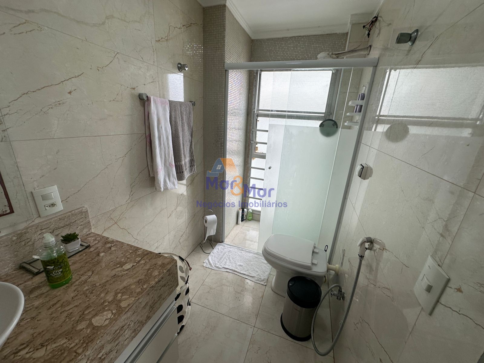 Apartamento na Praia das Pitangueiras, Guarujá - SP