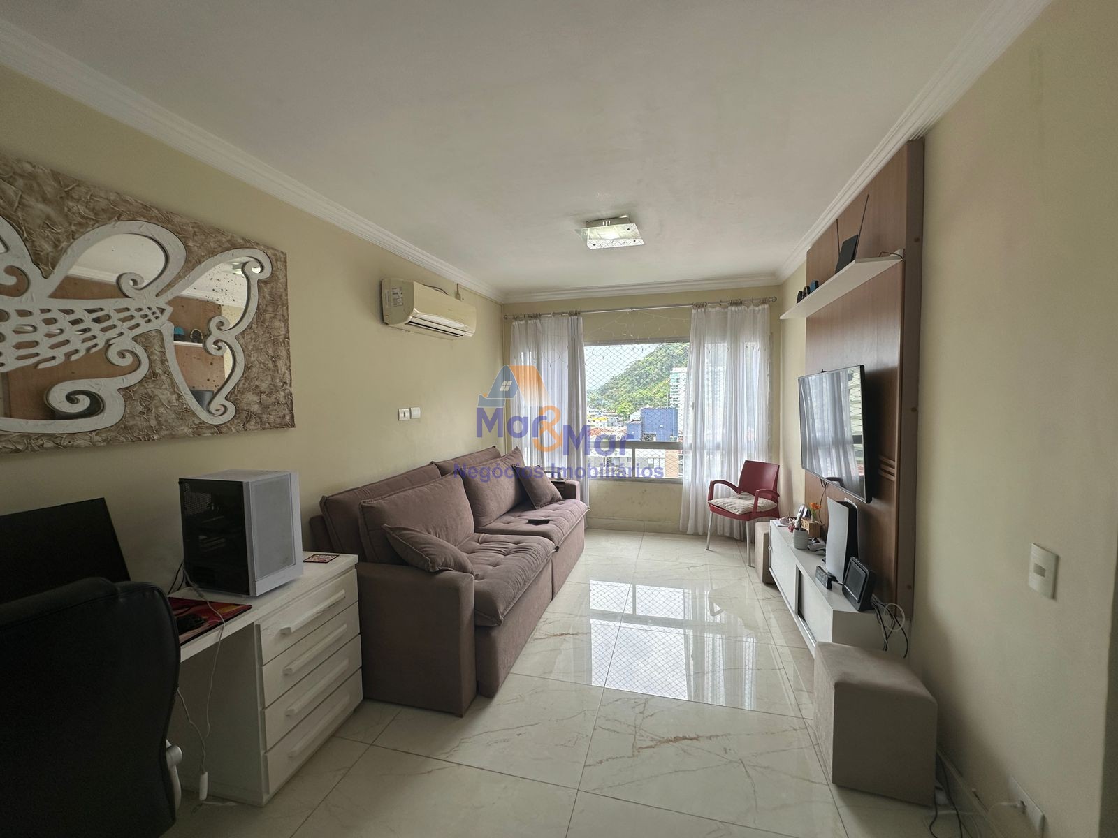 Apartamento na Praia das Pitangueiras, Guarujá - SP