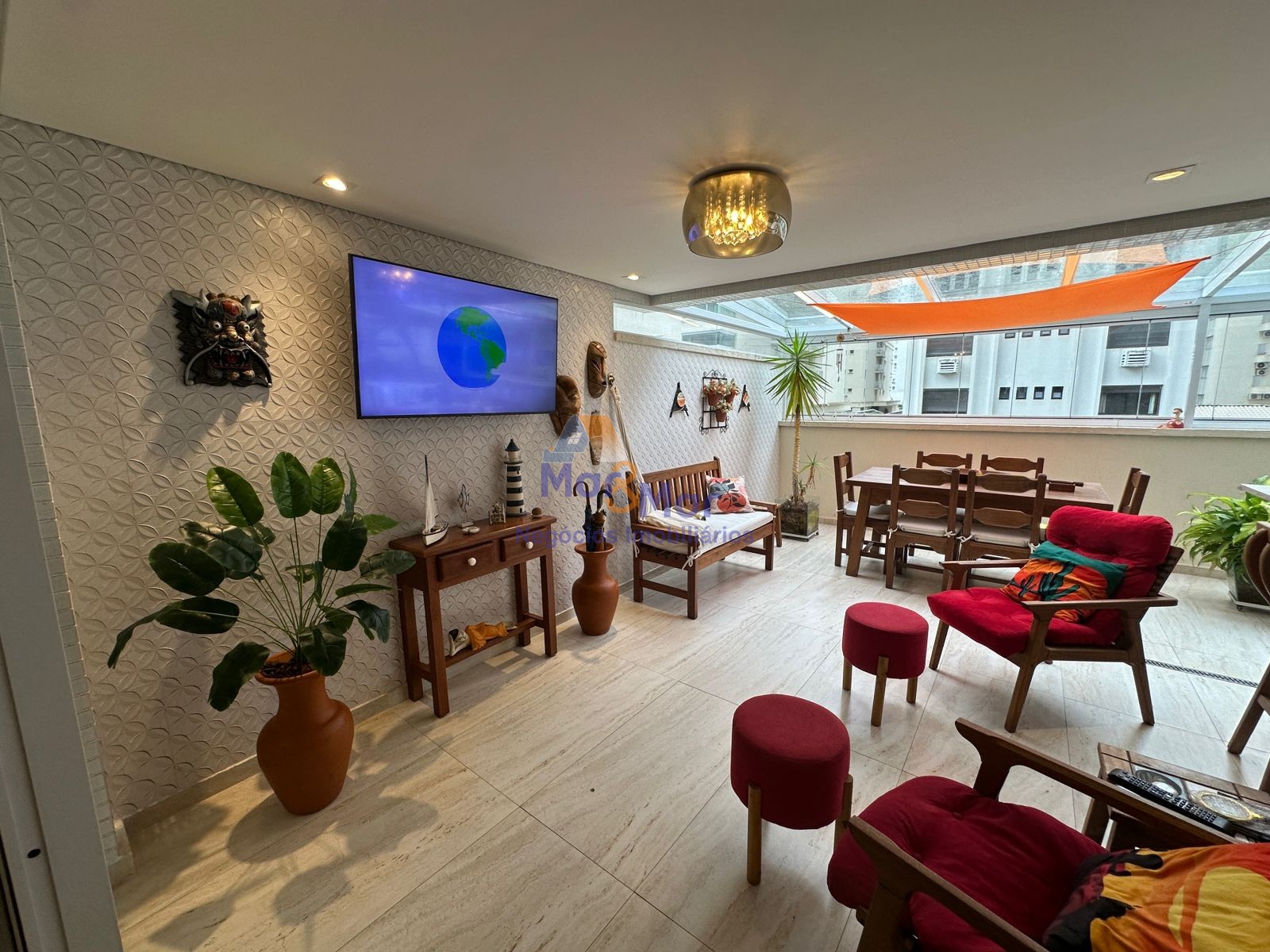 Apartamento na Praia das Pitangueiras, Guarujá - SP