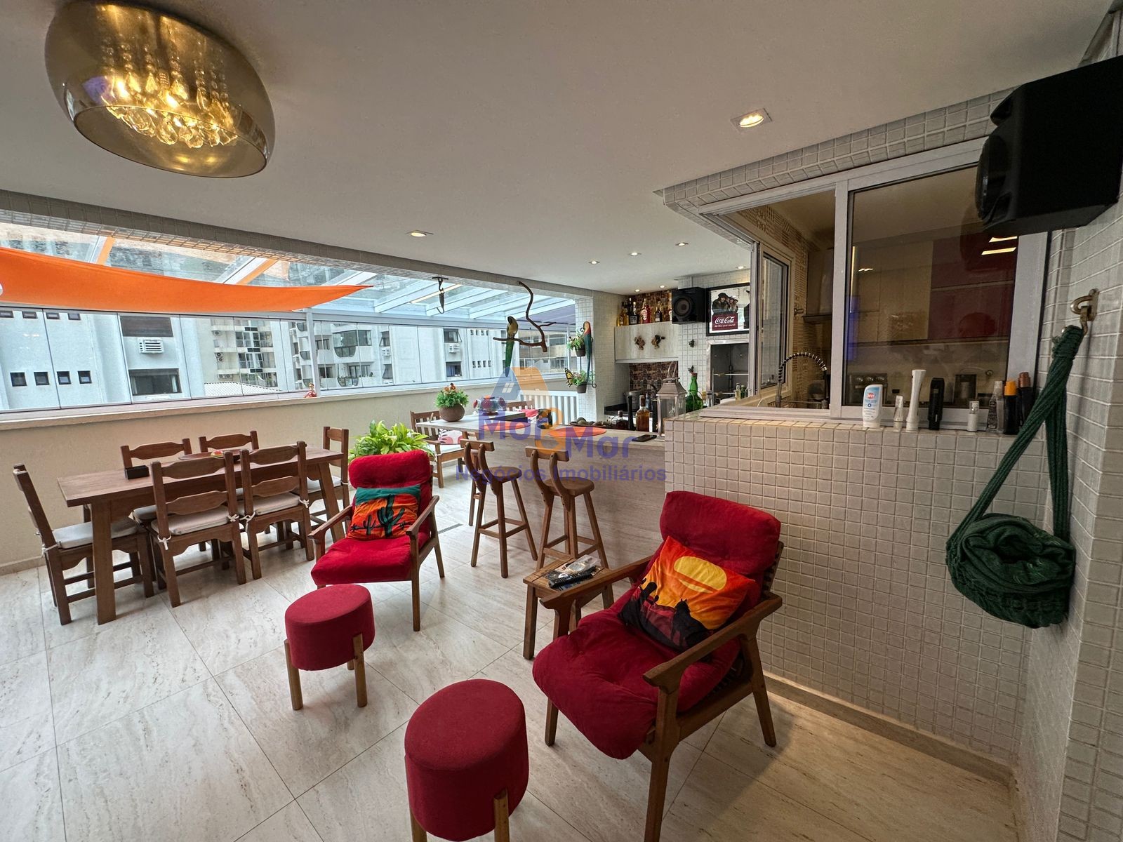 Apartamento na Praia das Pitangueiras, Guarujá - SP