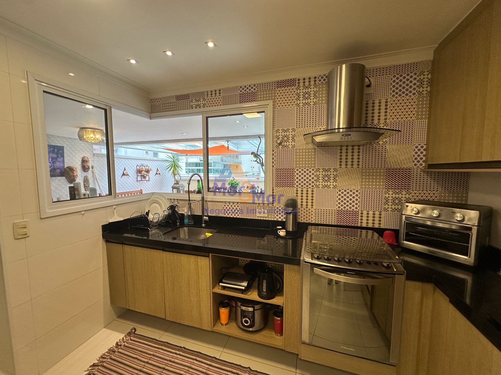 Apartamento na Praia das Pitangueiras, Guarujá - SP