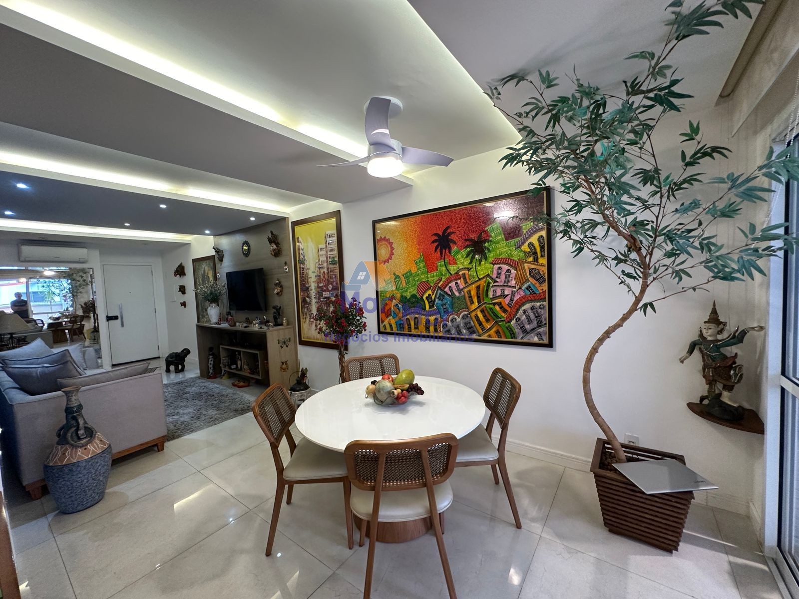Apartamento na Praia das Pitangueiras, Guarujá - SP