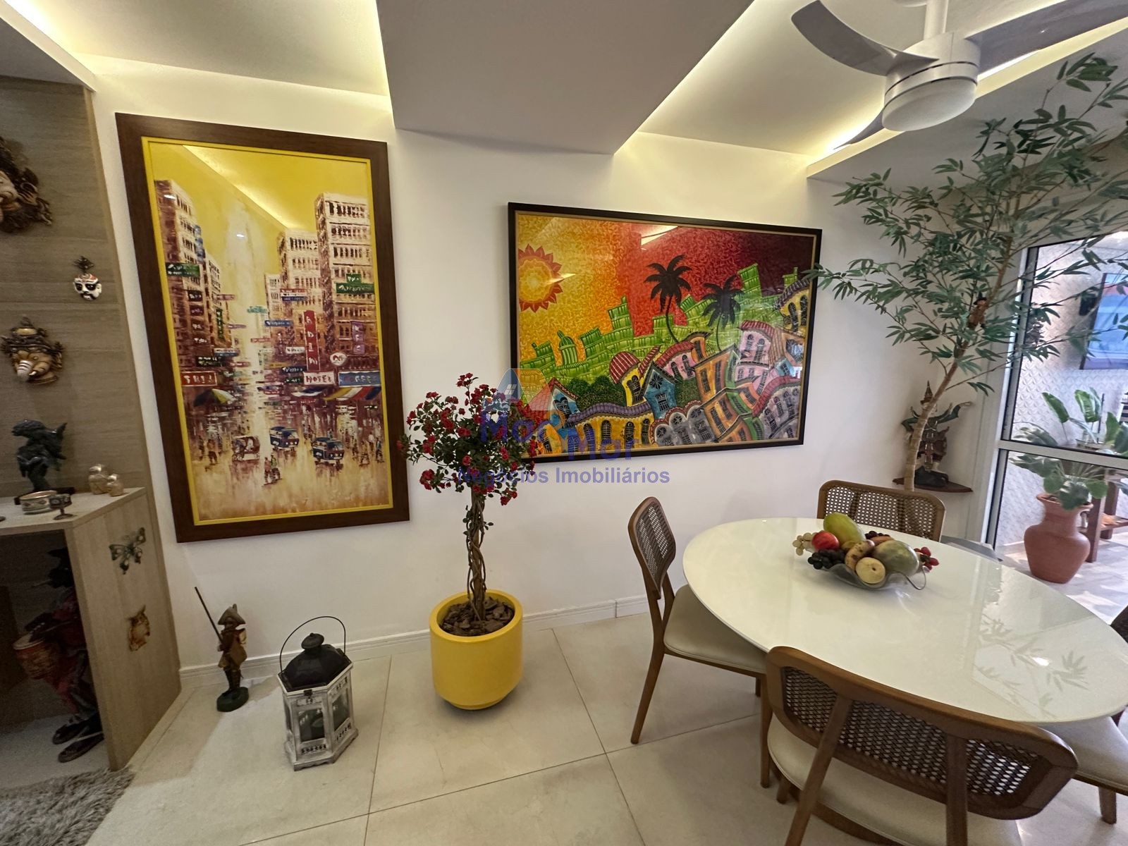 Apartamento na Praia das Pitangueiras, Guarujá - SP