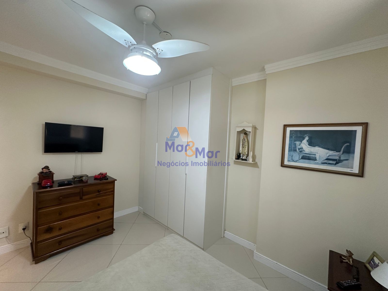 Apartamento na Praia das Pitangueiras, Guarujá - SP