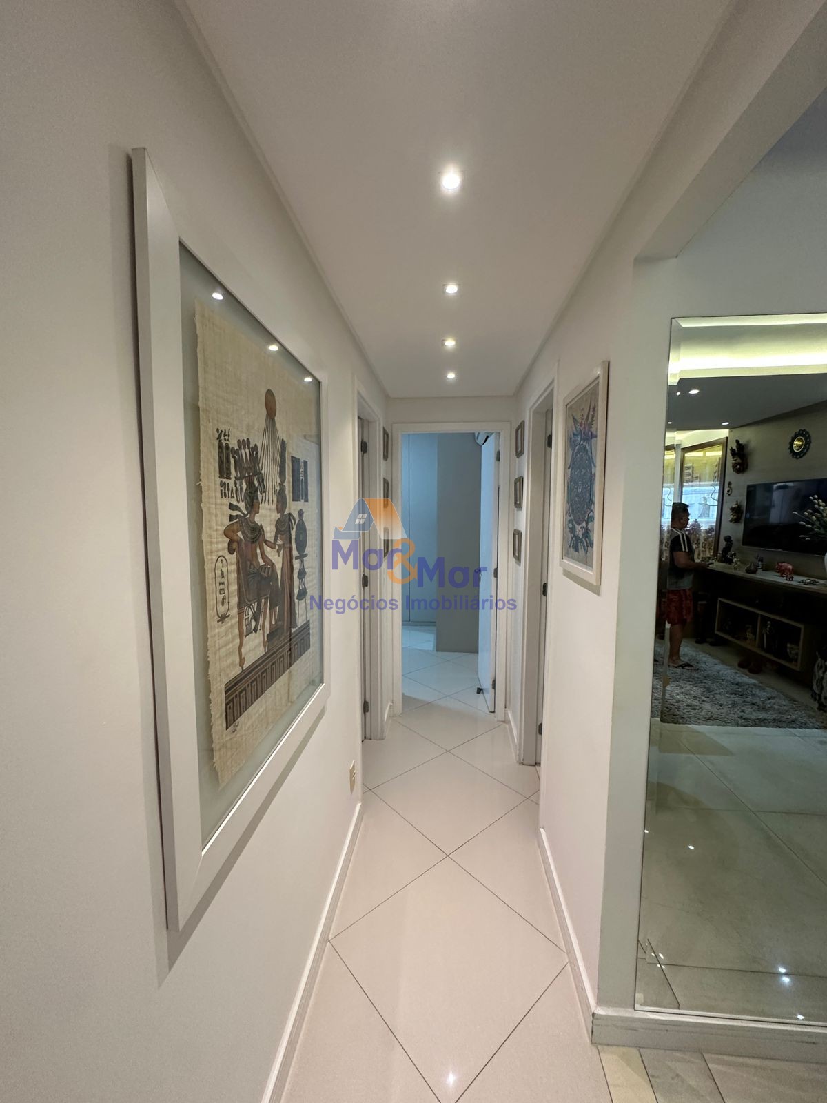 Apartamento na Praia das Pitangueiras, Guarujá - SP