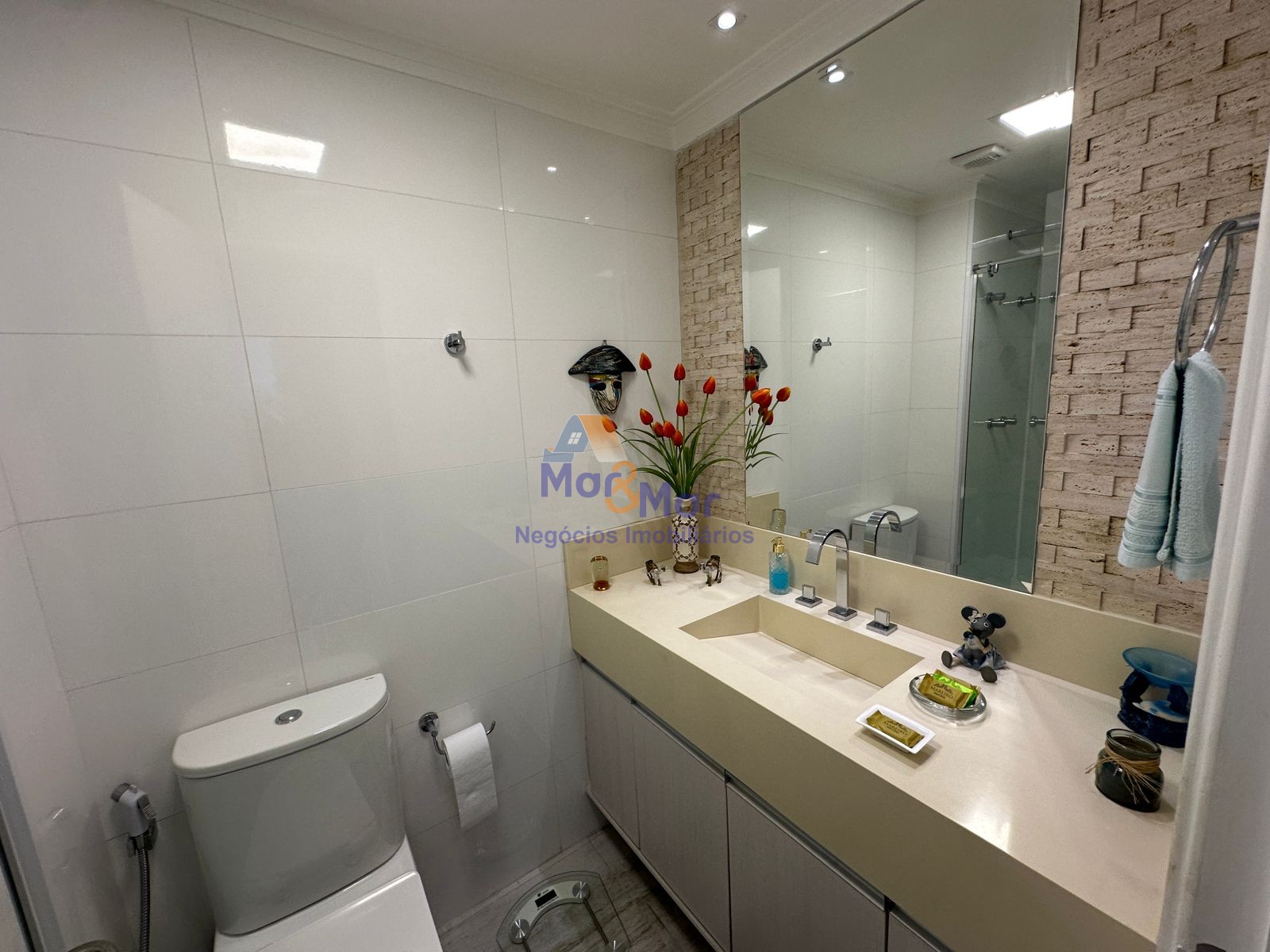 Apartamento na Praia das Pitangueiras, Guarujá - SP