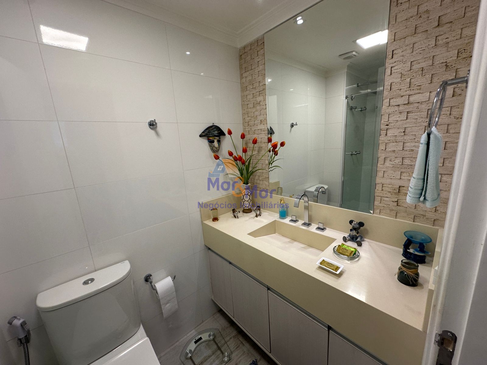 Apartamento na Praia das Pitangueiras, Guarujá - SP