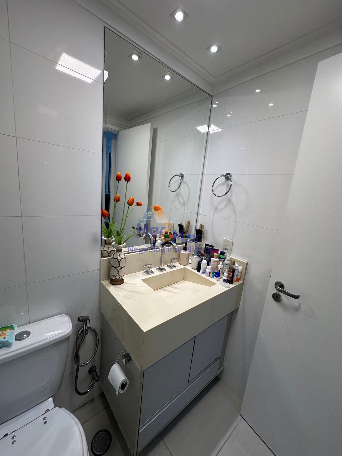 Apartamento na Praia das Pitangueiras, Guarujá - SP