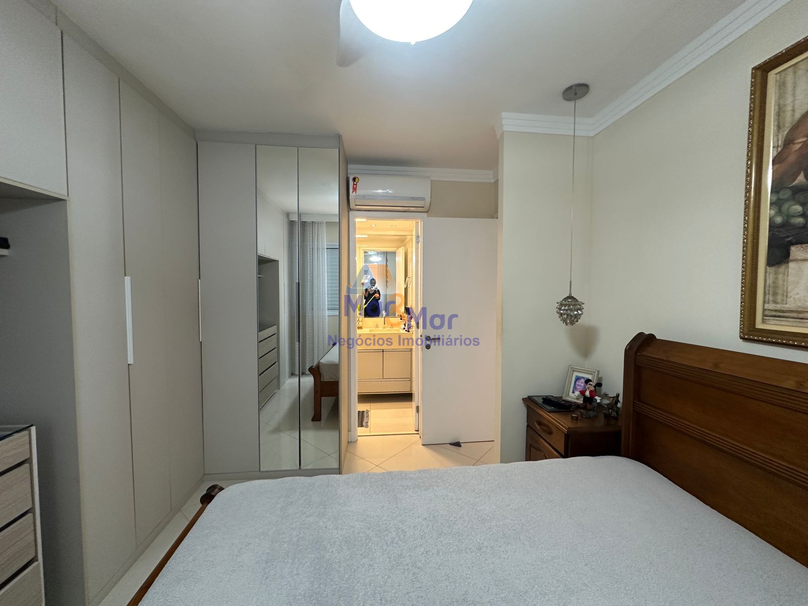 Apartamento na Praia das Pitangueiras, Guarujá - SP