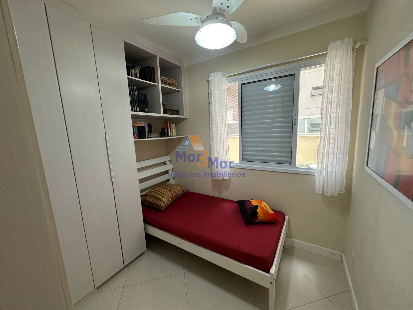 Apartamento na Praia das Pitangueiras, Guarujá - SP