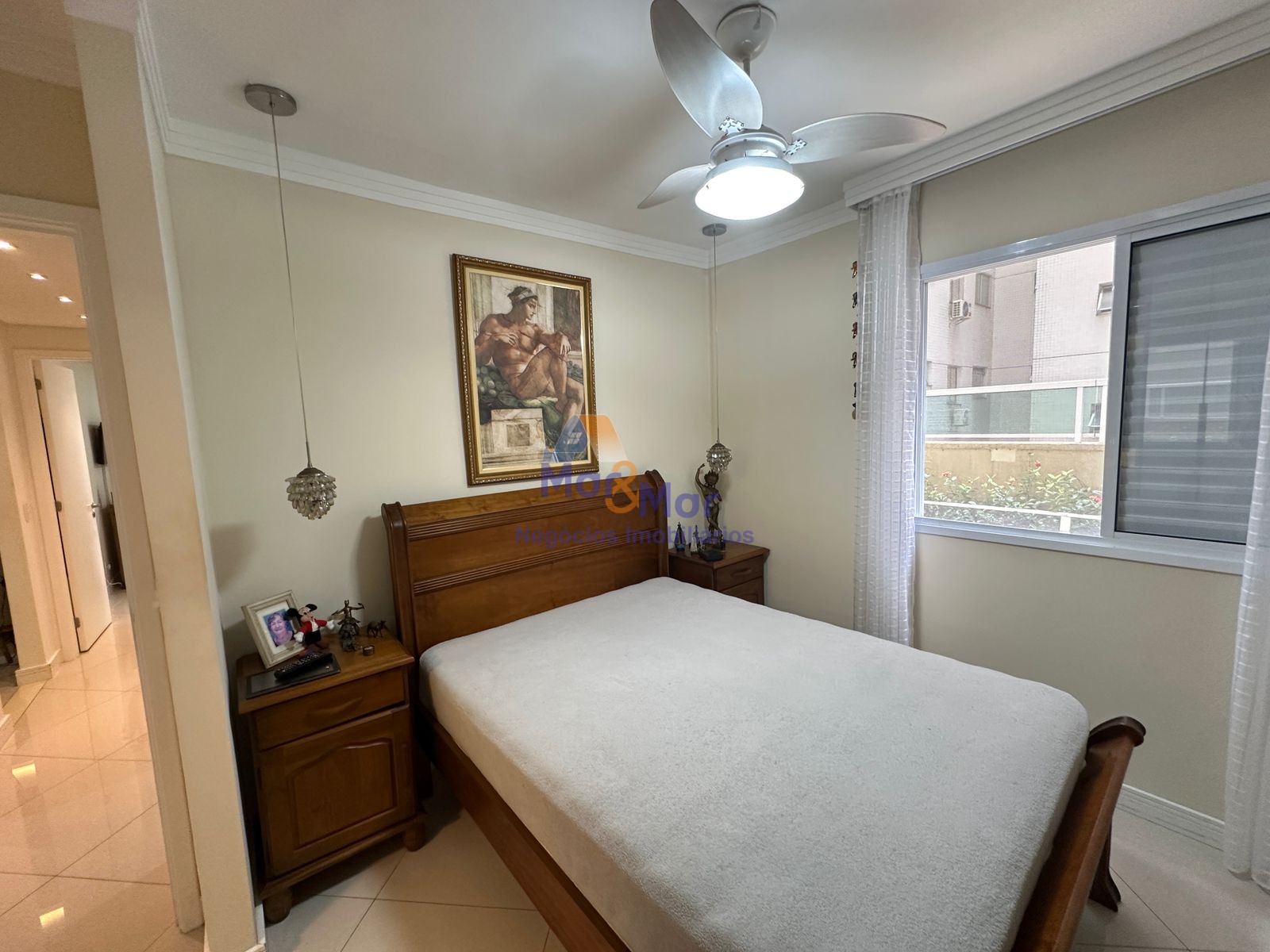 Apartamento na Praia das Pitangueiras, Guarujá - SP