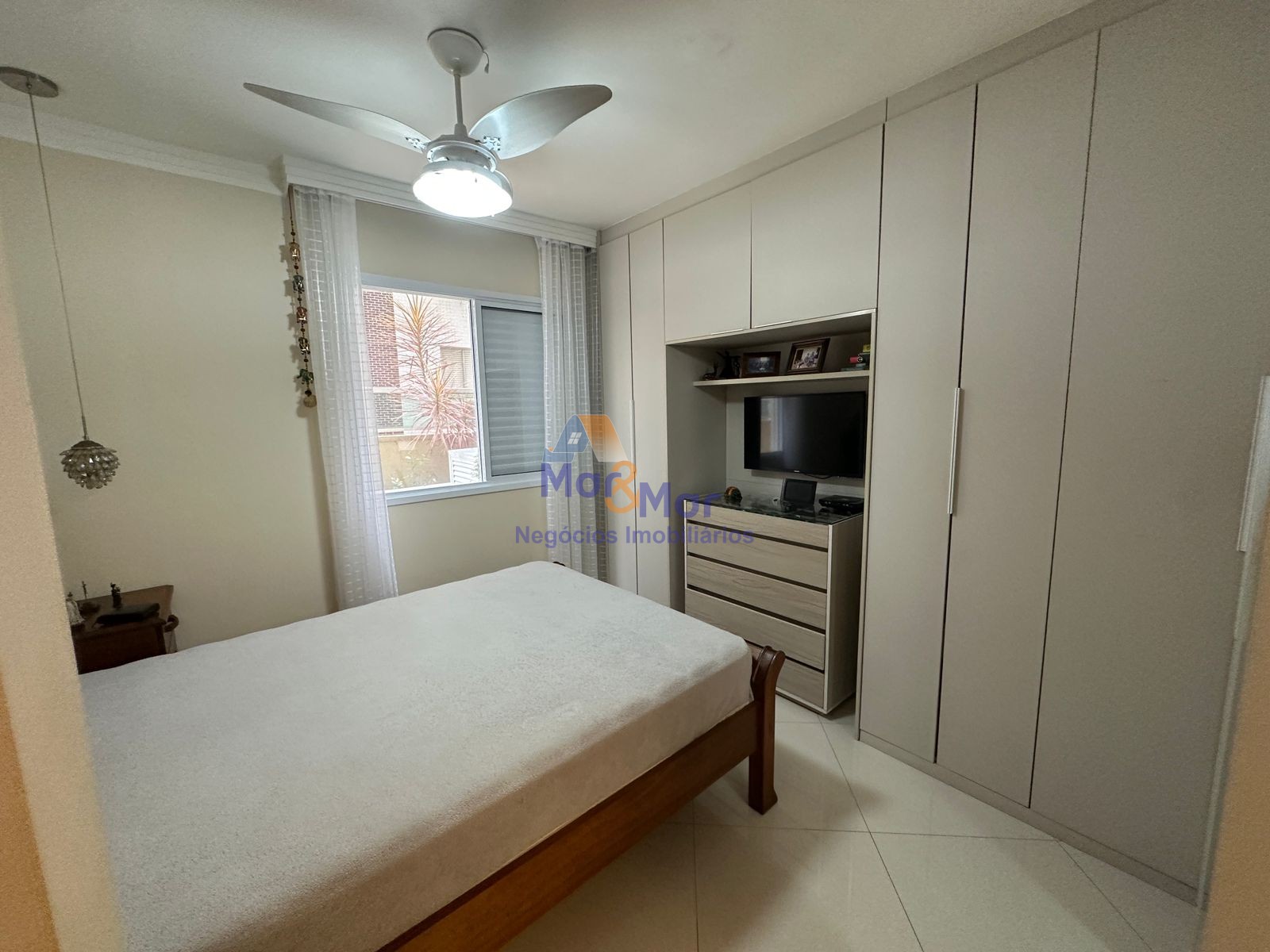 Apartamento na Praia das Pitangueiras, Guarujá - SP