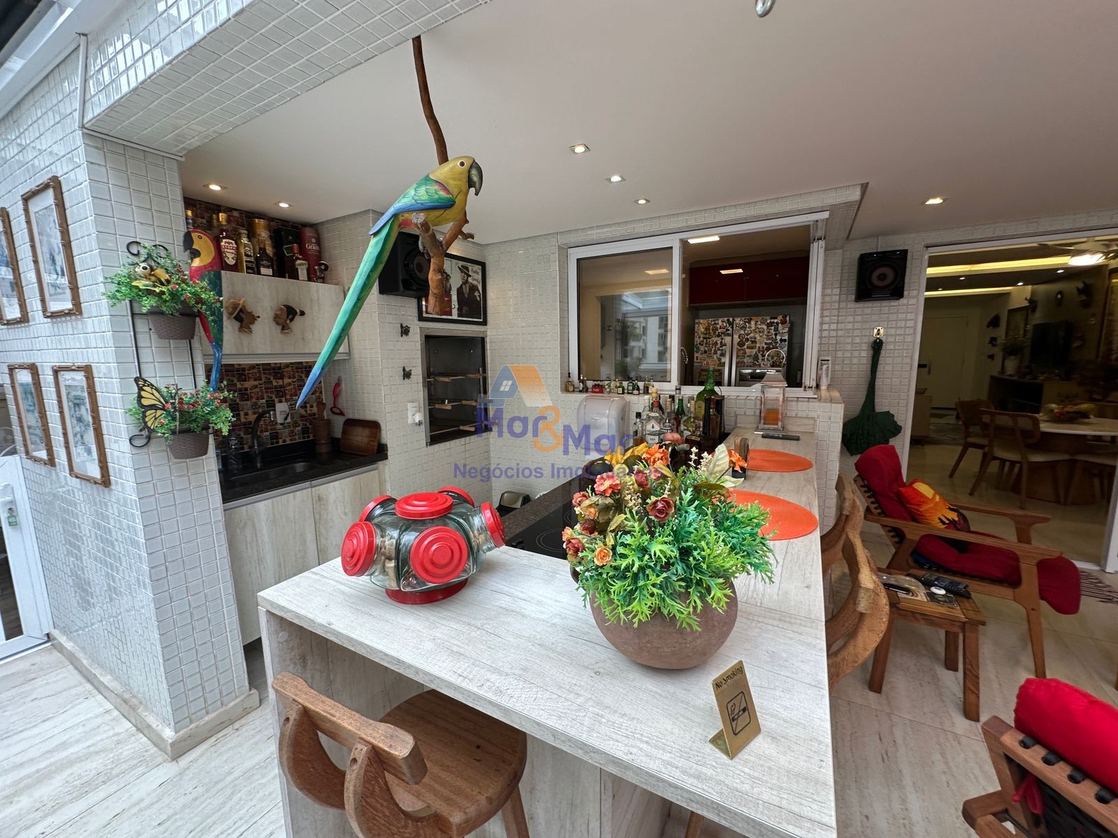 Apartamento na Praia das Pitangueiras, Guarujá - SP