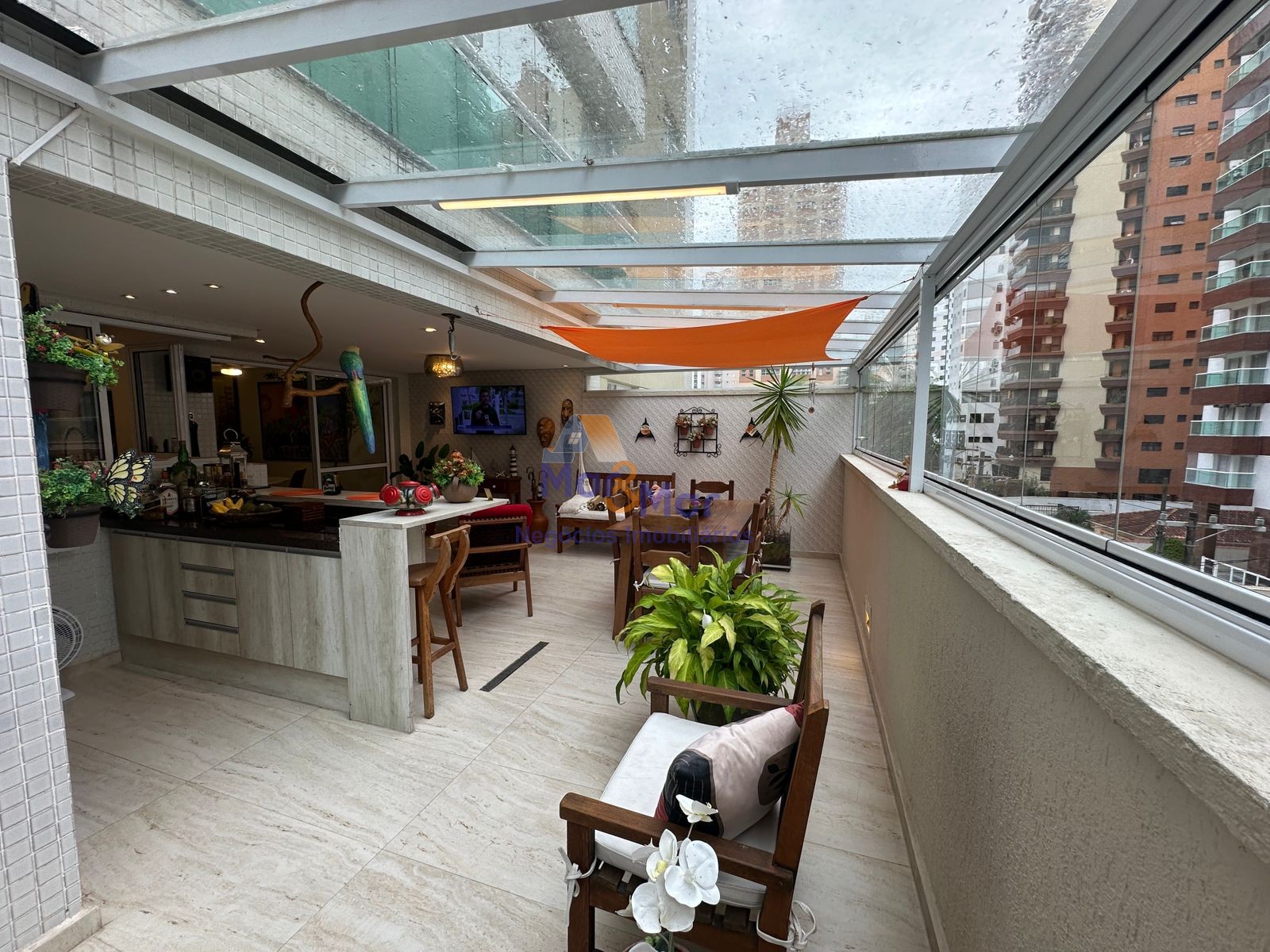 Apartamento na Praia das Pitangueiras, Guarujá - SP