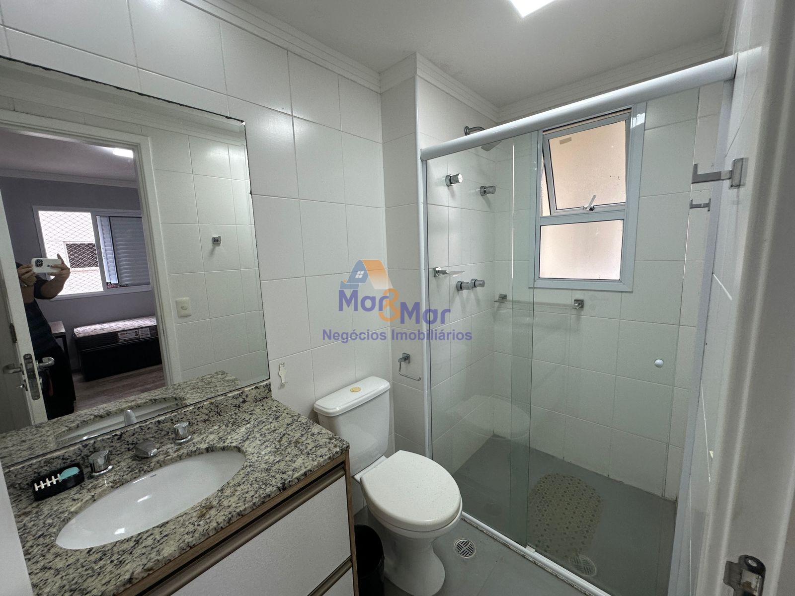 Apartamento na Praia das Pitangueiras, Guarujá - SP